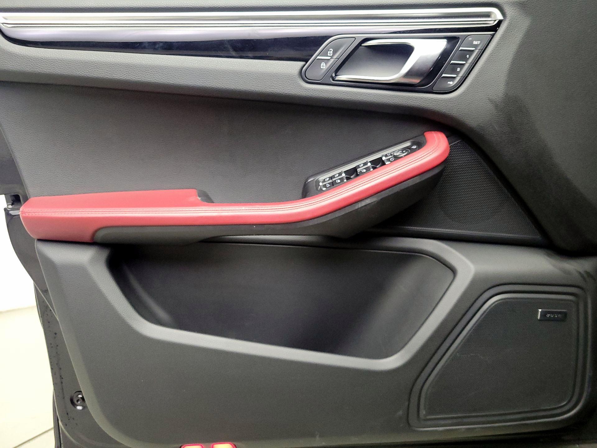 Thumbnail: 2023 Porsche Macan - 12