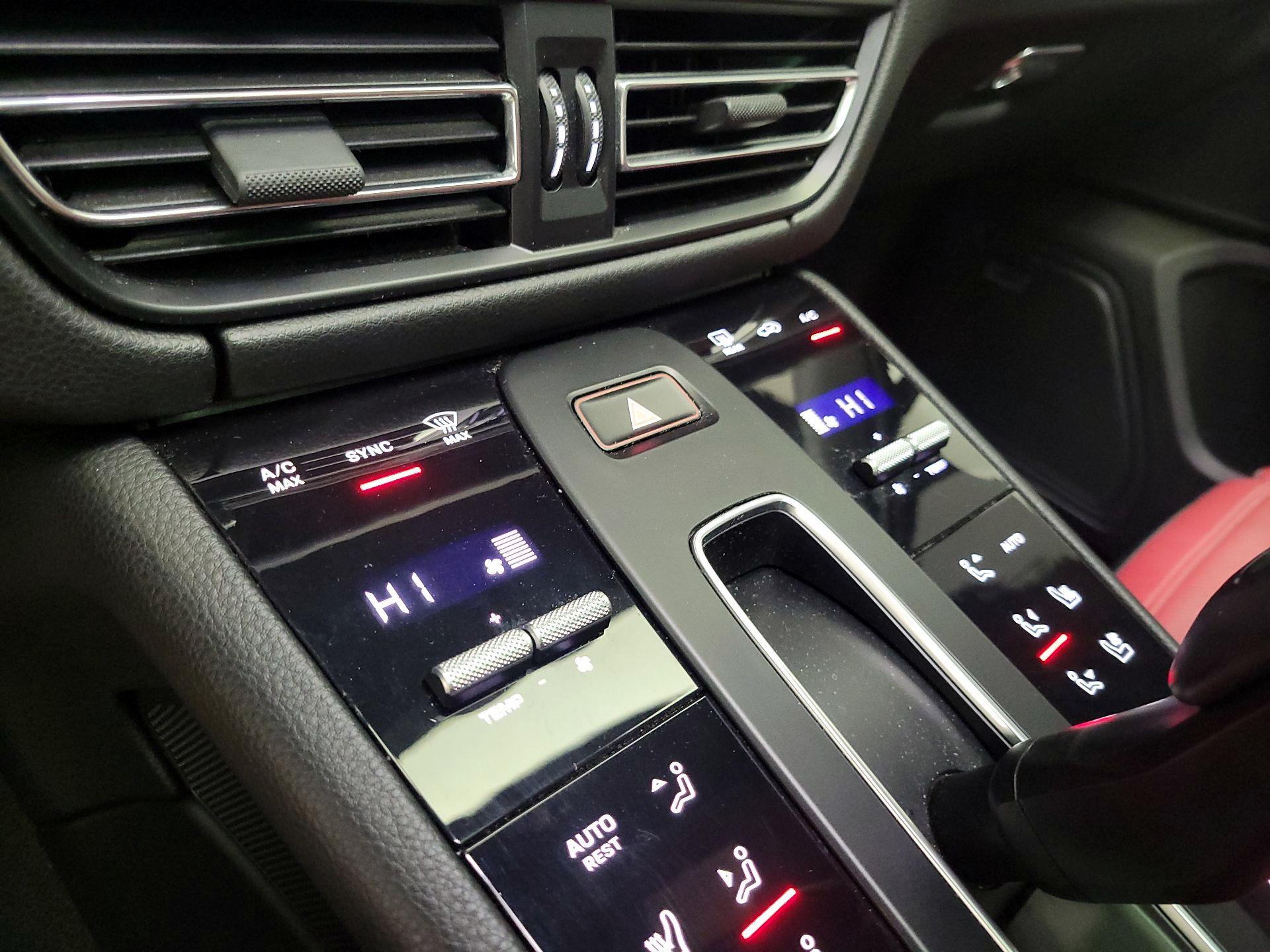 Thumbnail: 2023 Porsche Macan - 17