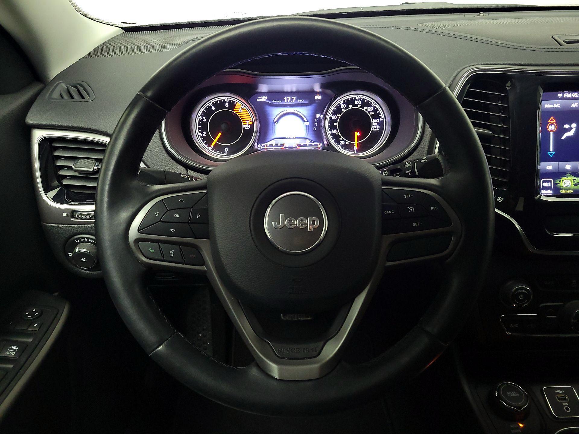 Thumbnail: 2020 Jeep Cherokee - 10