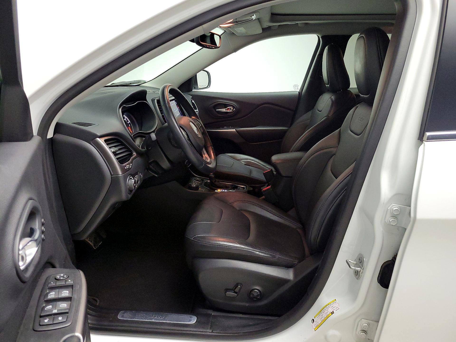 Thumbnail: 2020 Jeep Cherokee - 11