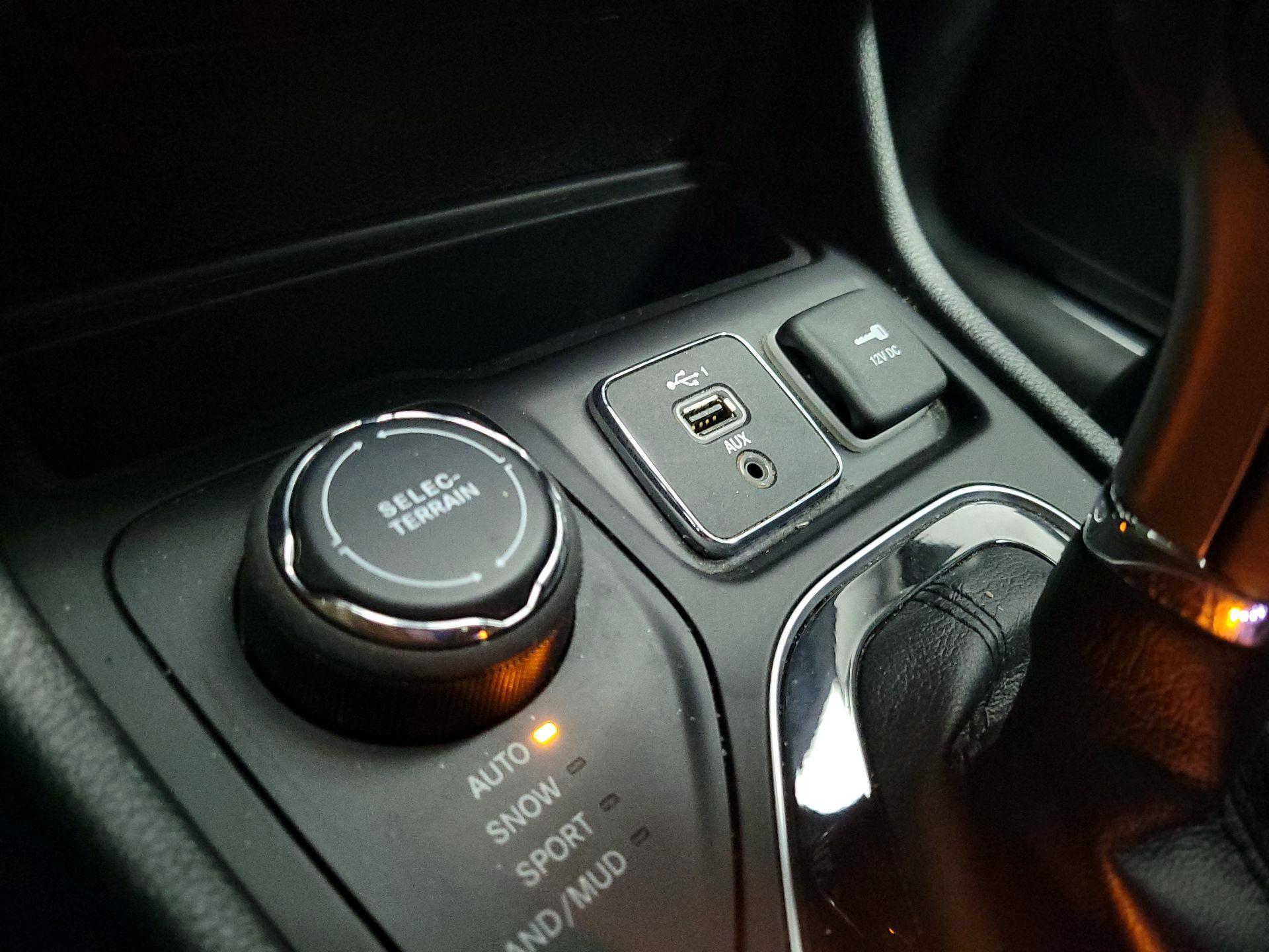 Thumbnail: 2020 Jeep Cherokee - 19