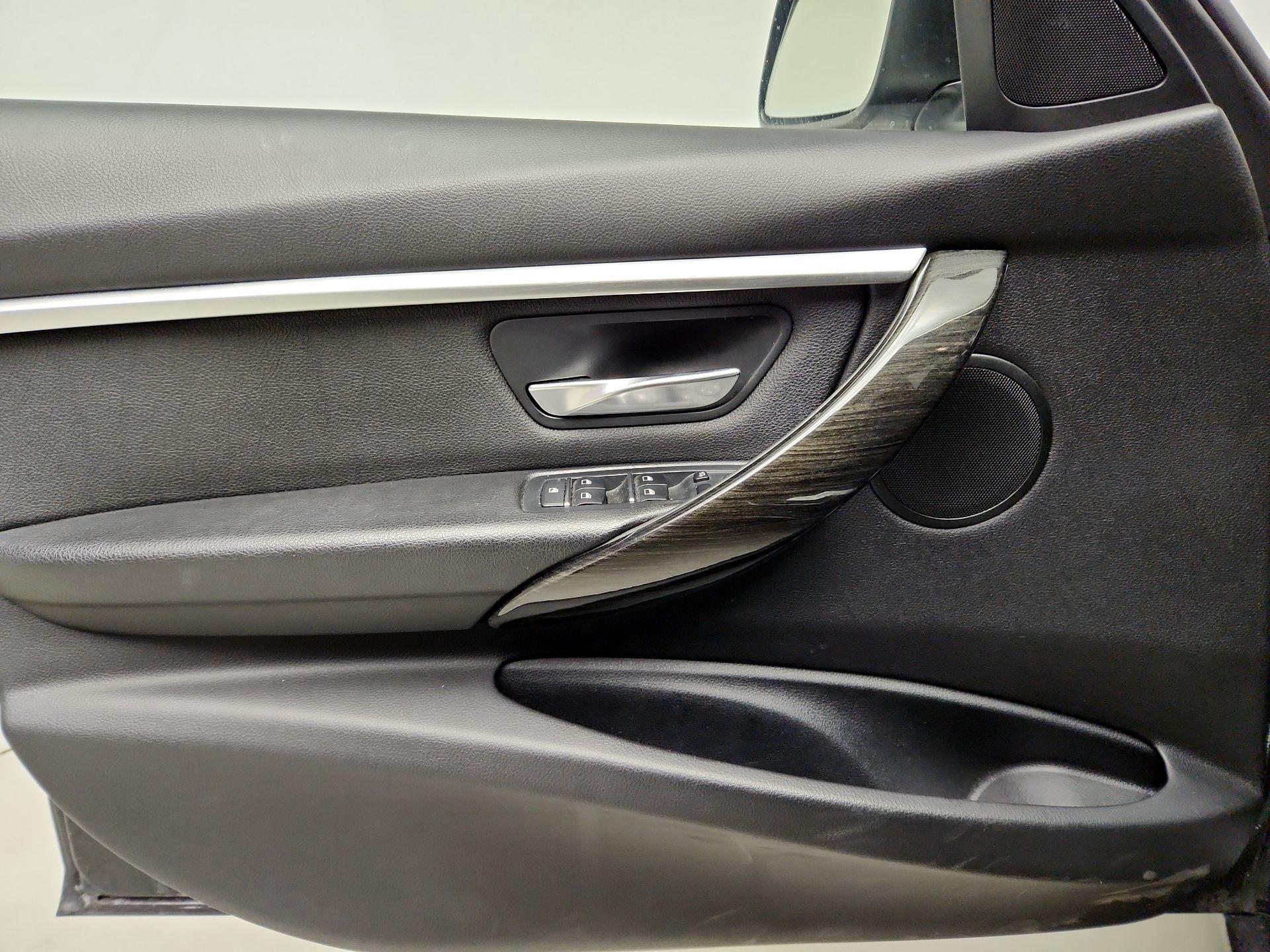 Thumbnail: 2018 BMW 3 Series - 12