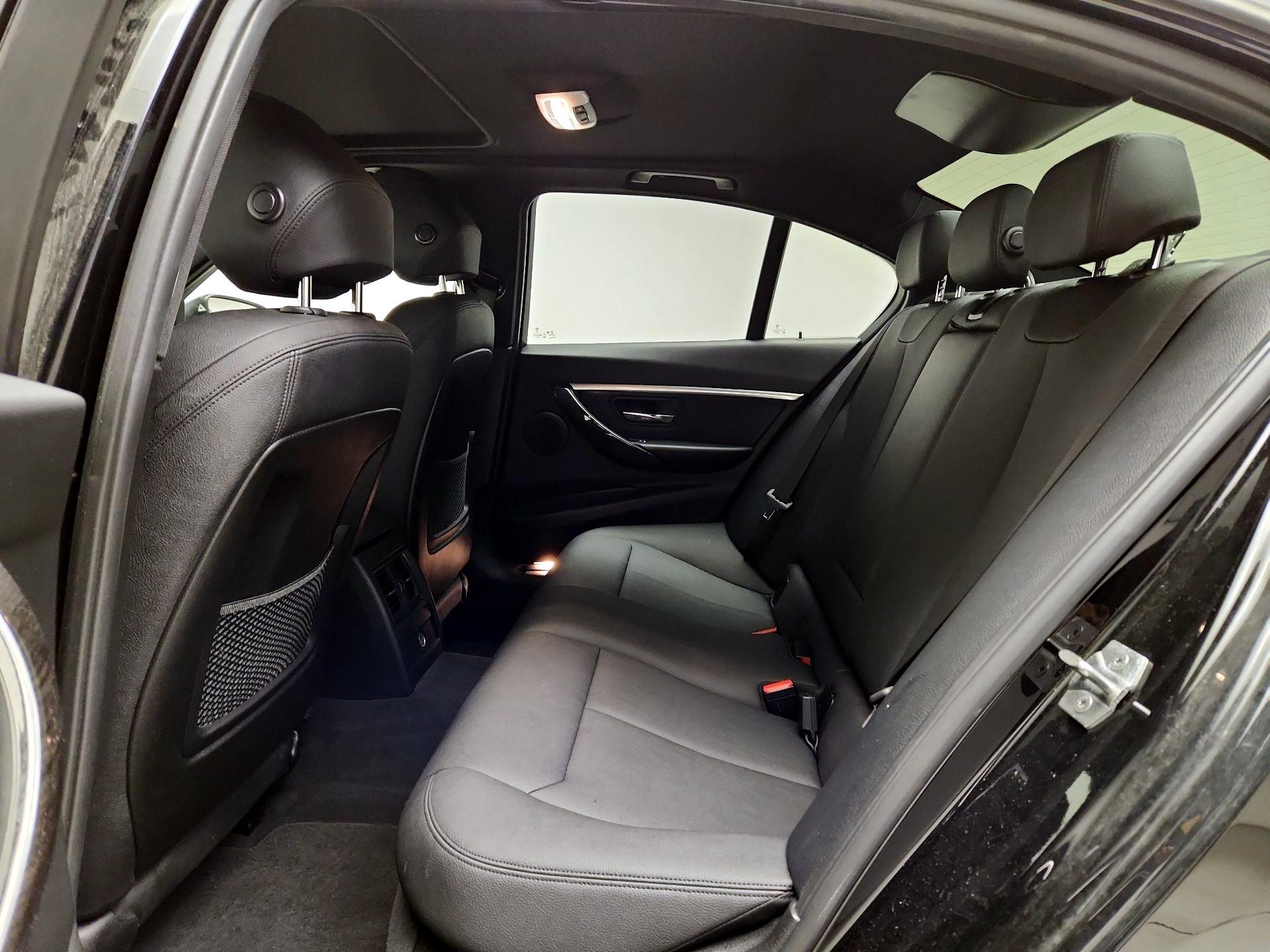 Thumbnail: 2018 BMW 3 Series - 20