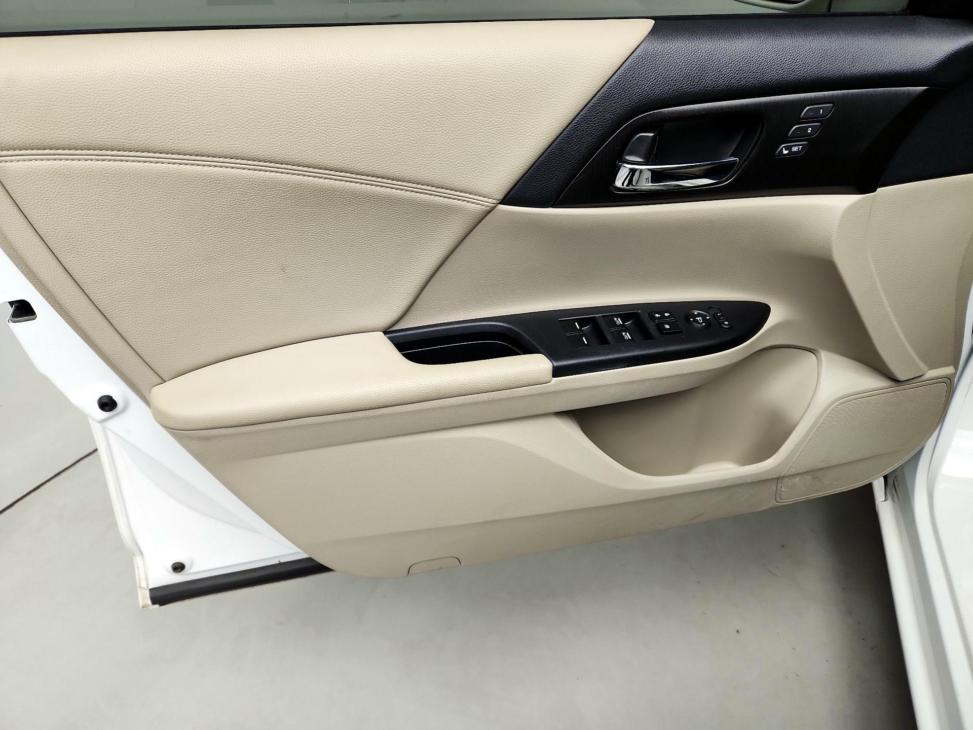 Thumbnail: 2015 Honda Accord - 12