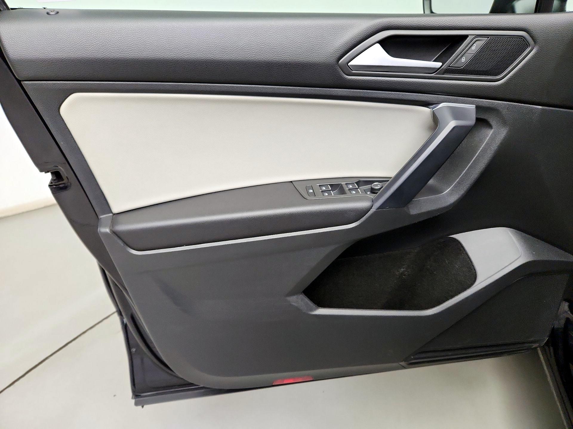 Thumbnail: 2021 Volkswagen Tiguan - 12