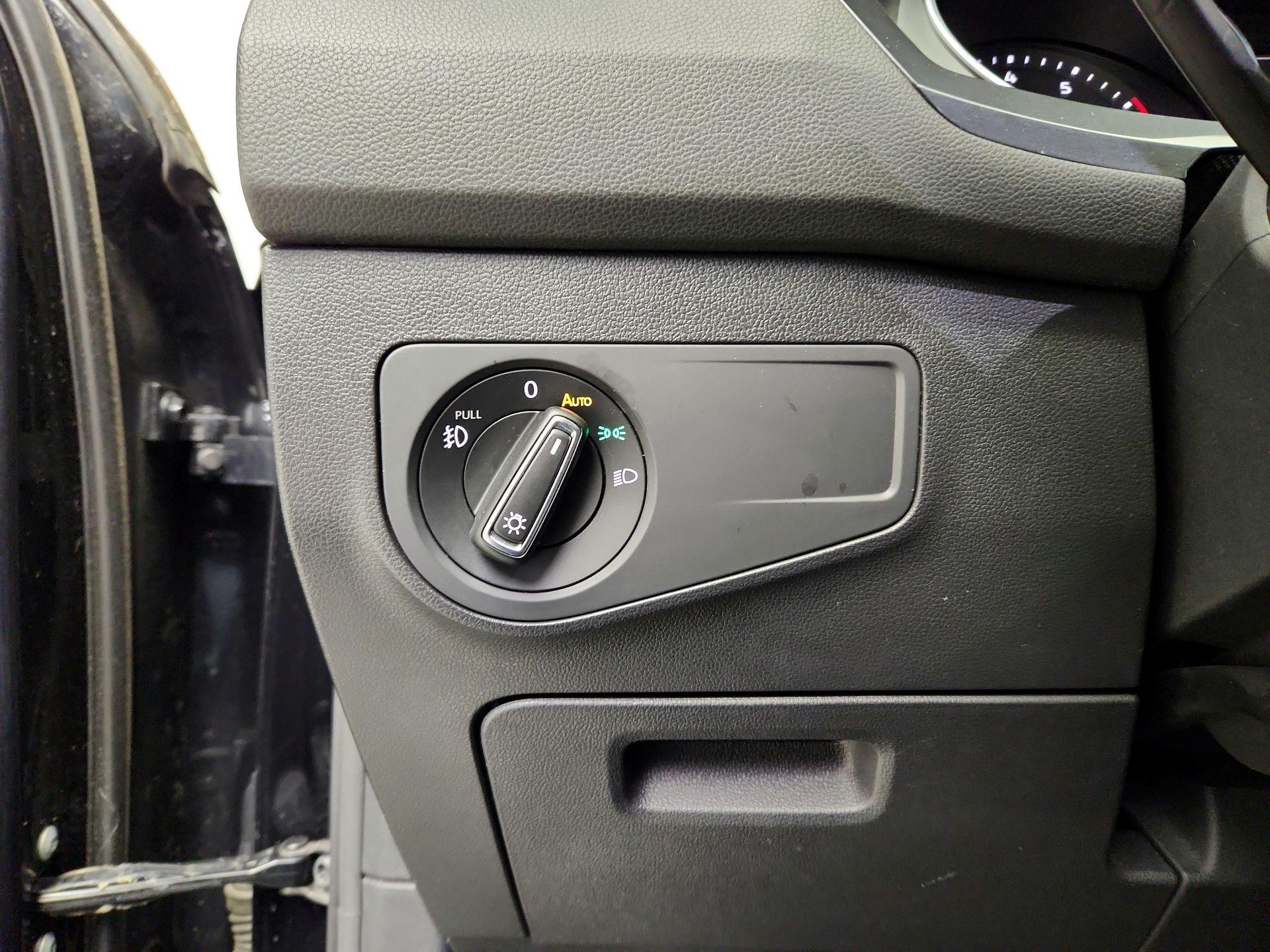 Thumbnail: 2021 Volkswagen Tiguan - 13