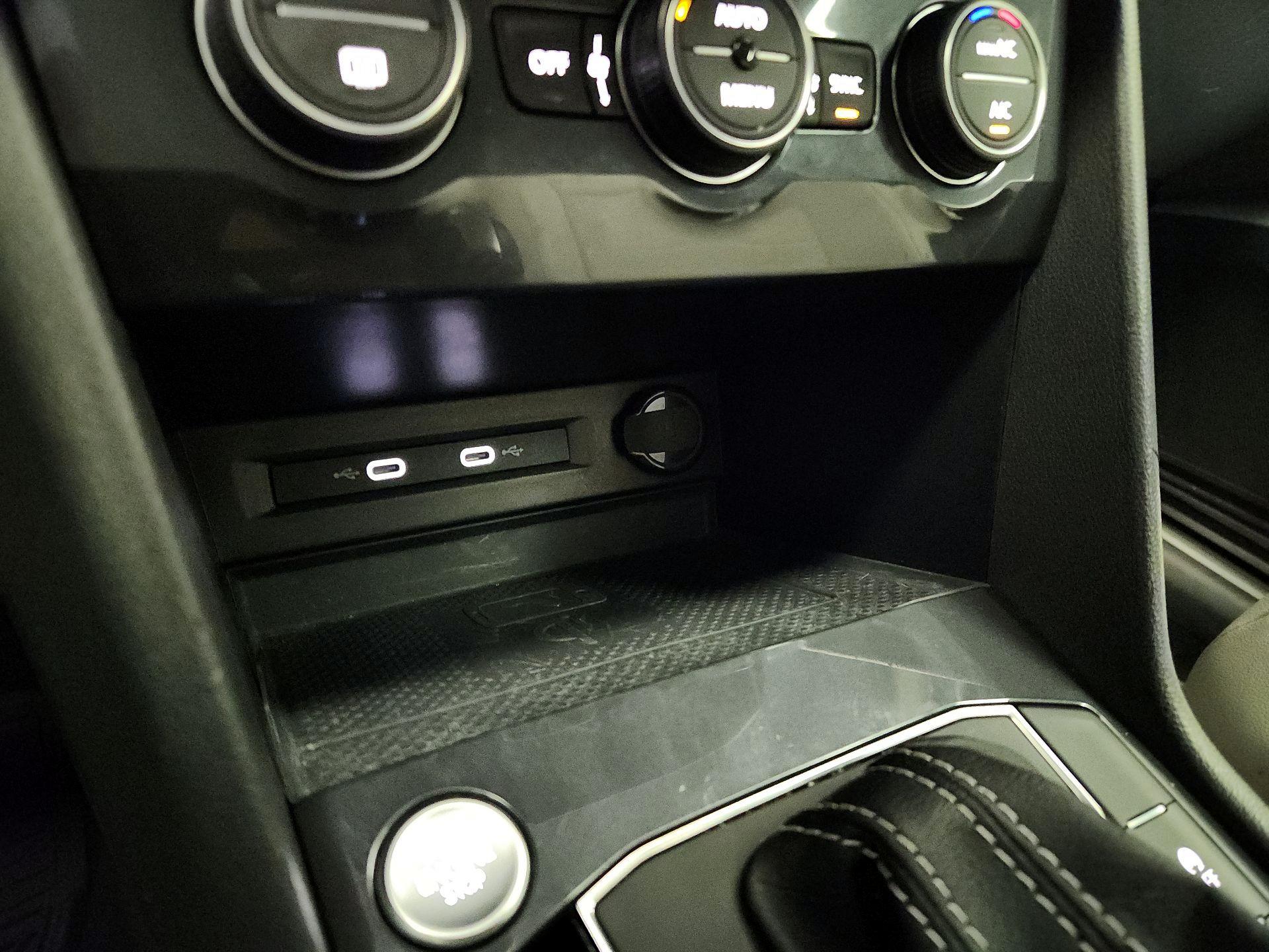 Thumbnail: 2021 Volkswagen Tiguan - 18