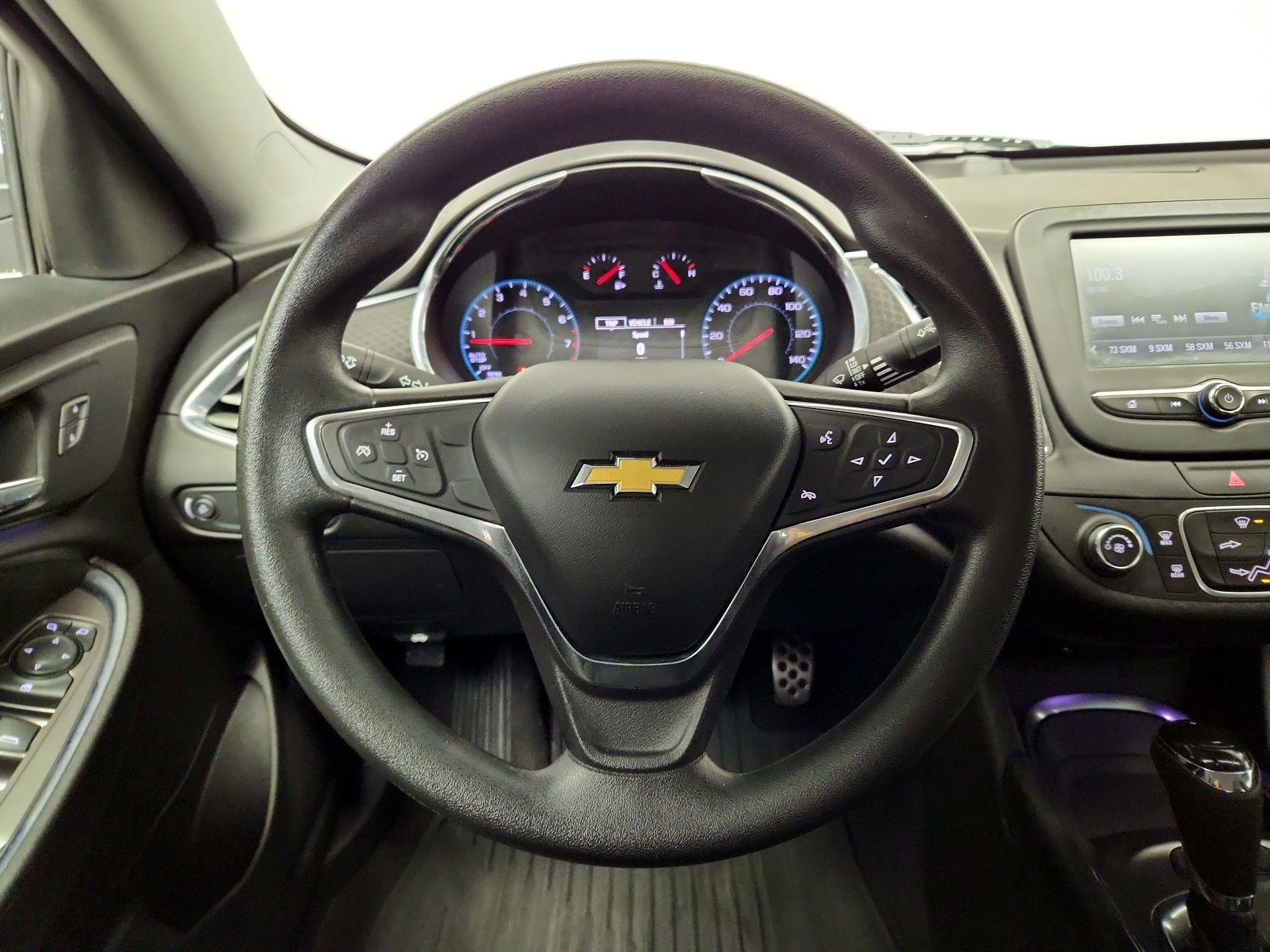 Thumbnail: 2017 Chevrolet Malibu - 10
