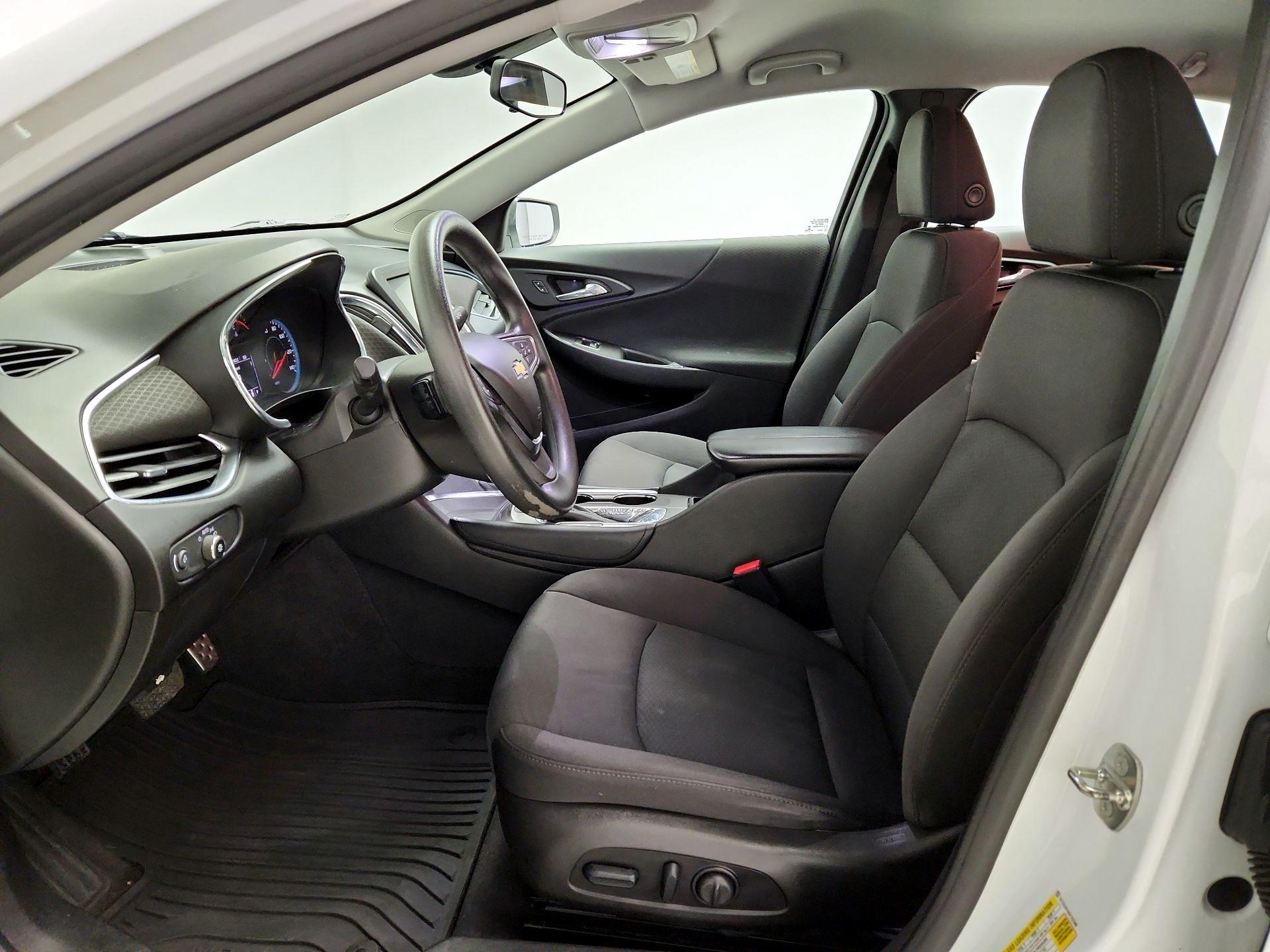 Thumbnail: 2017 Chevrolet Malibu - 11