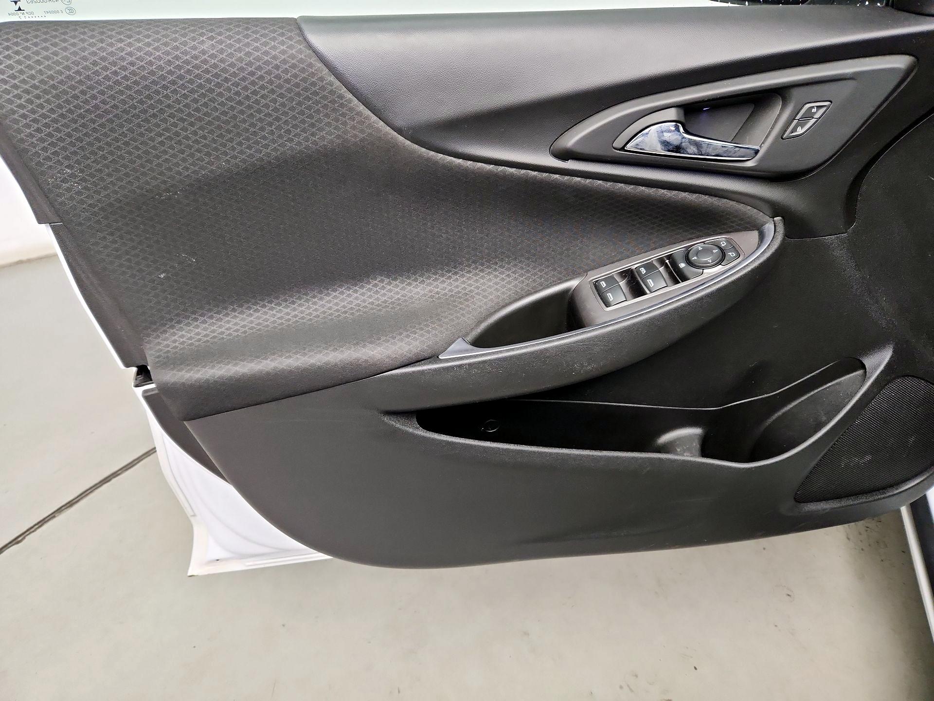 Thumbnail: 2017 Chevrolet Malibu - 12