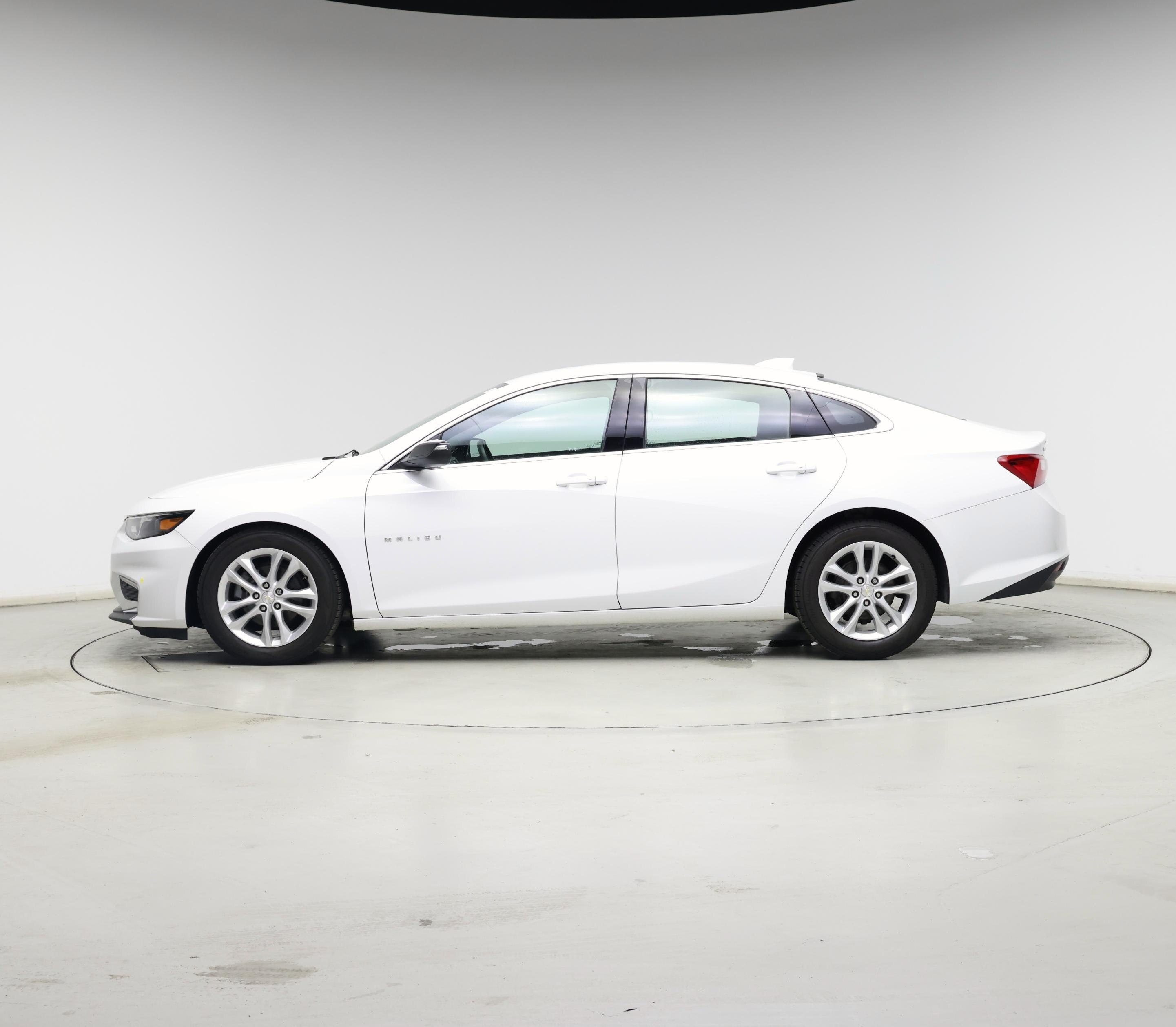 Thumbnail: 2017 Chevrolet Malibu - 3