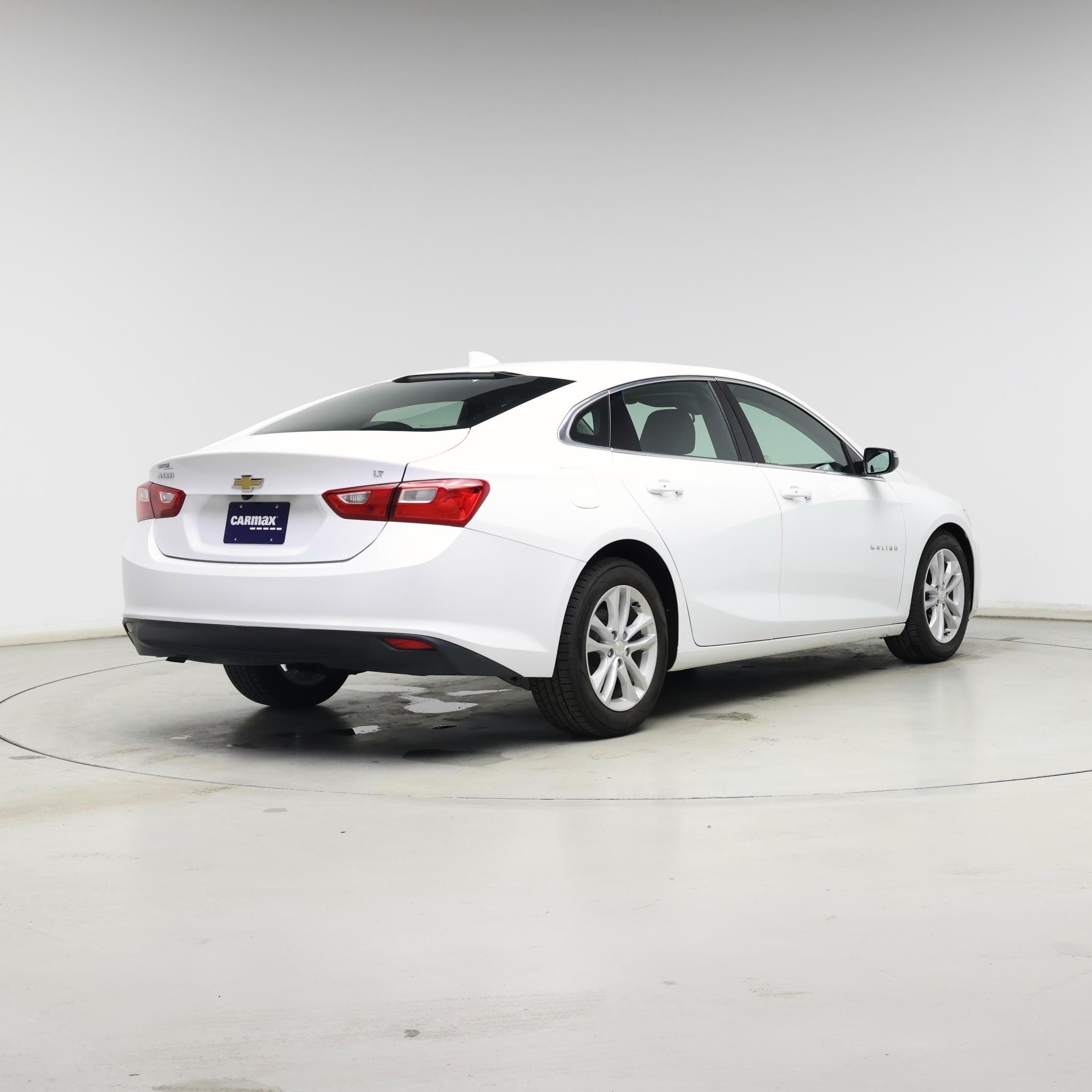 Thumbnail: 2017 Chevrolet Malibu - 8