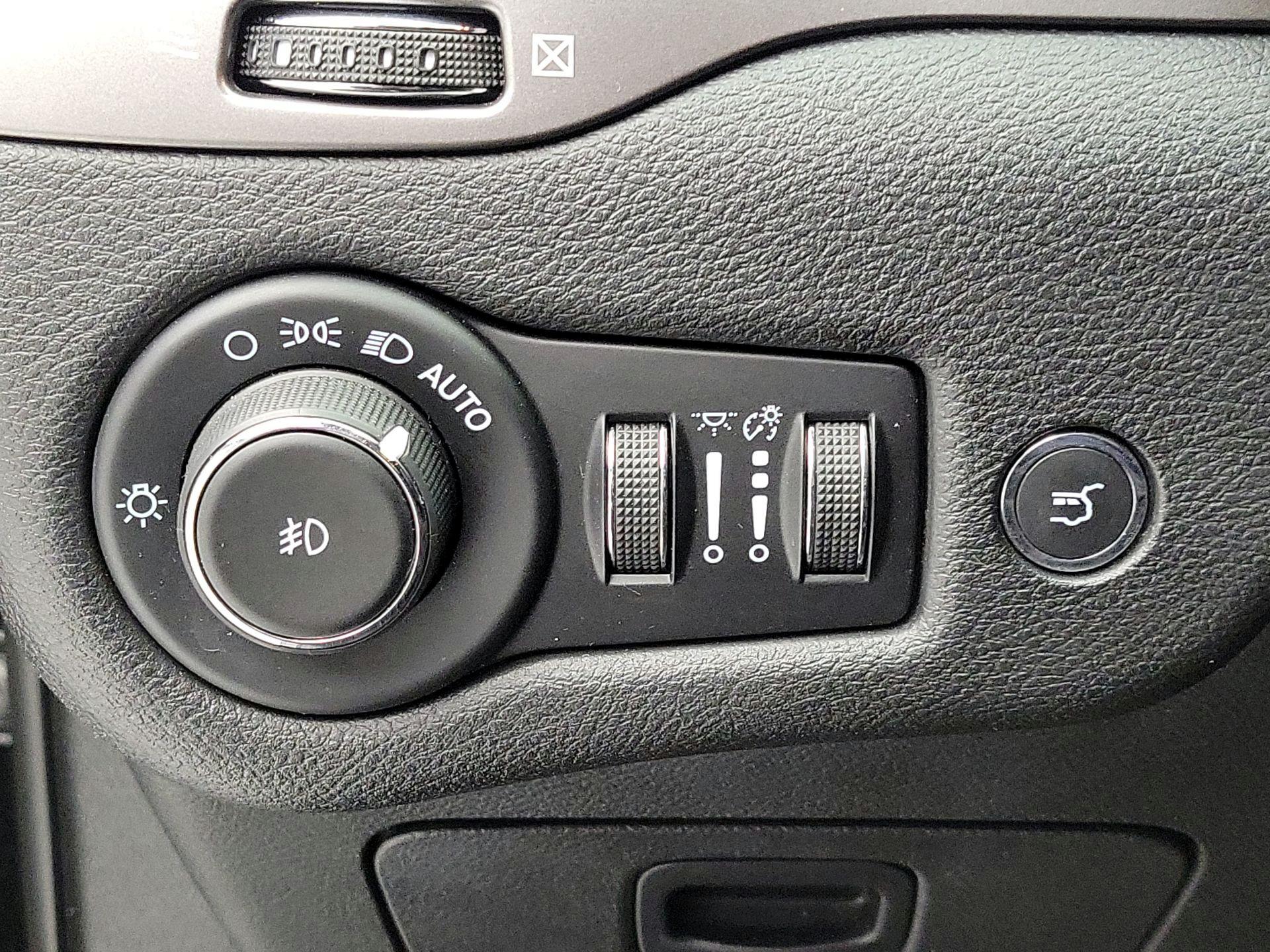 Thumbnail: 2021 Jeep Cherokee - 13