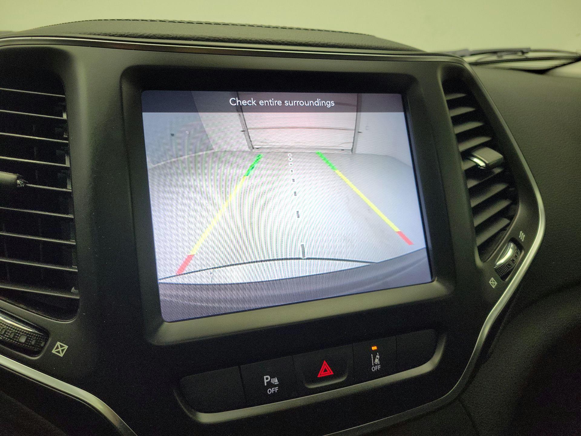 Thumbnail: 2021 Jeep Cherokee - 14