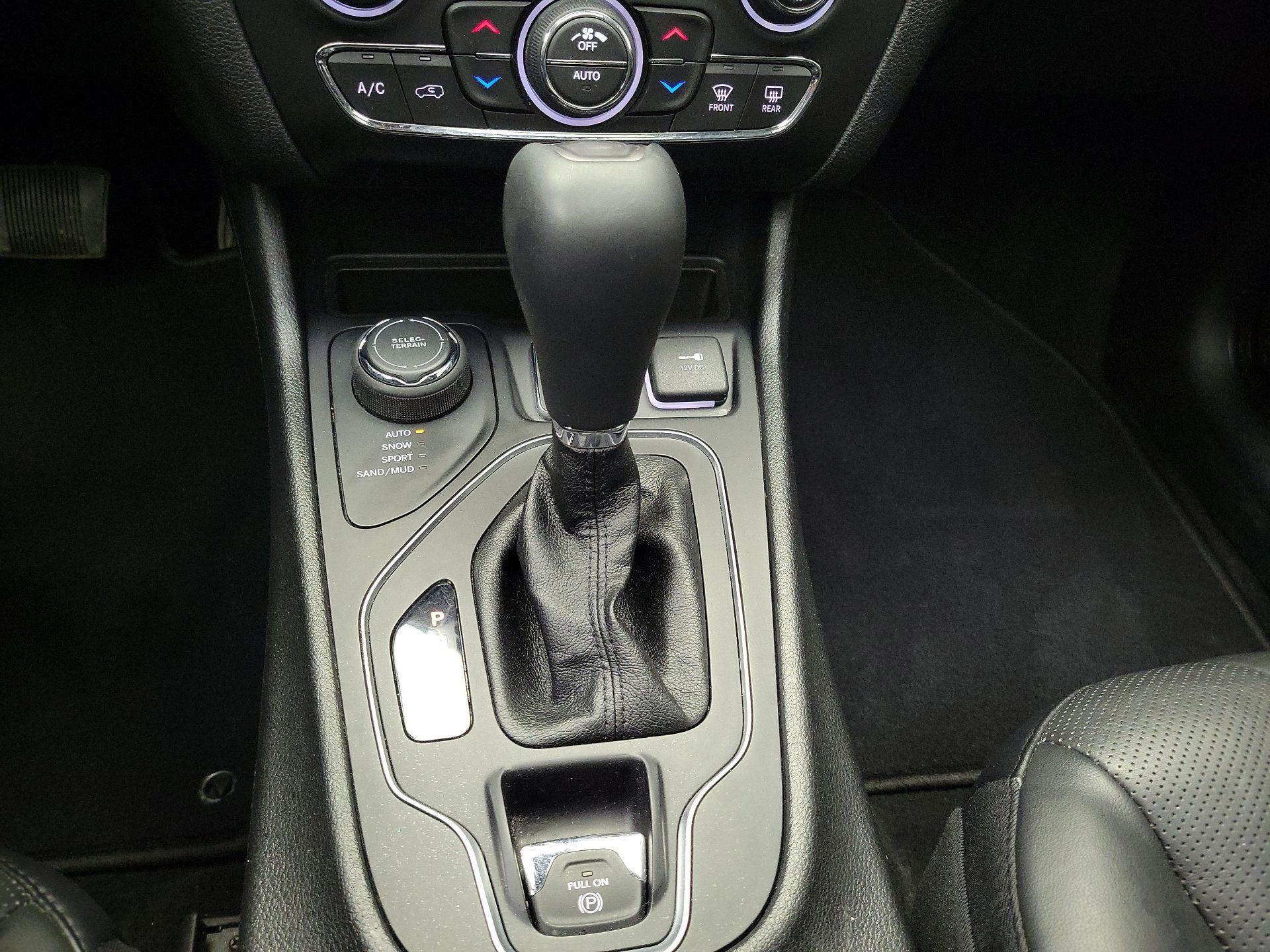 Thumbnail: 2021 Jeep Cherokee - 17