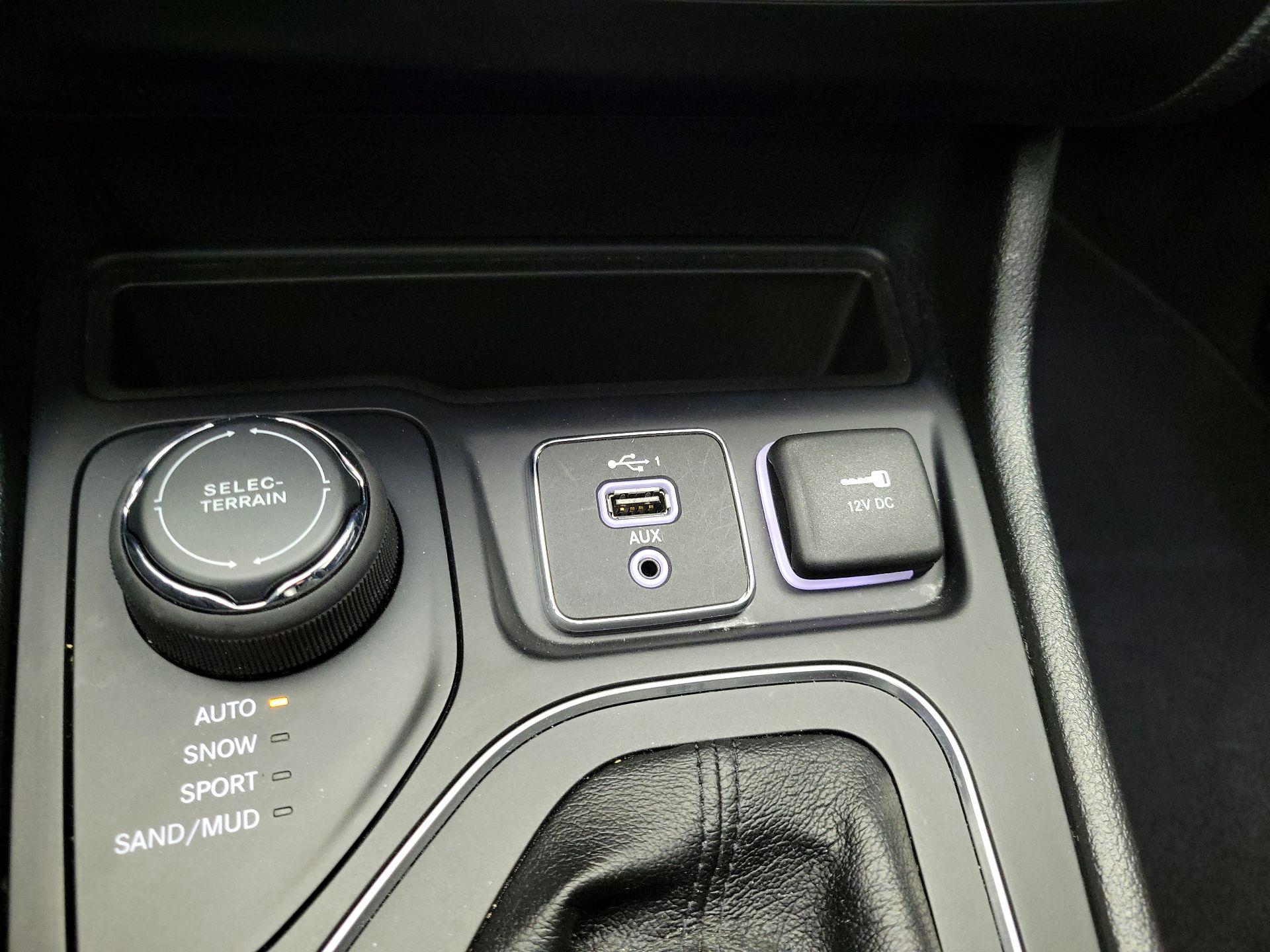 Thumbnail: 2021 Jeep Cherokee - 18