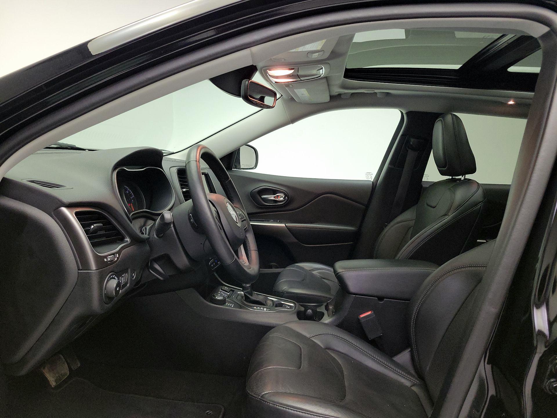 Thumbnail: 2021 Jeep Cherokee - 19