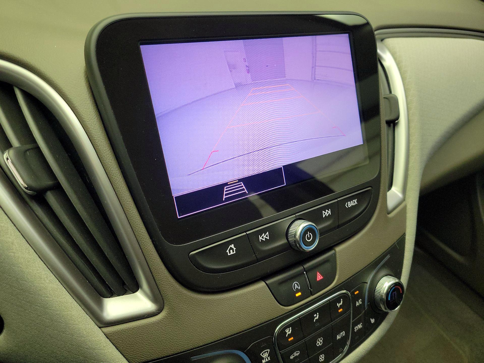 Thumbnail: 2022 Chevrolet Malibu - 14