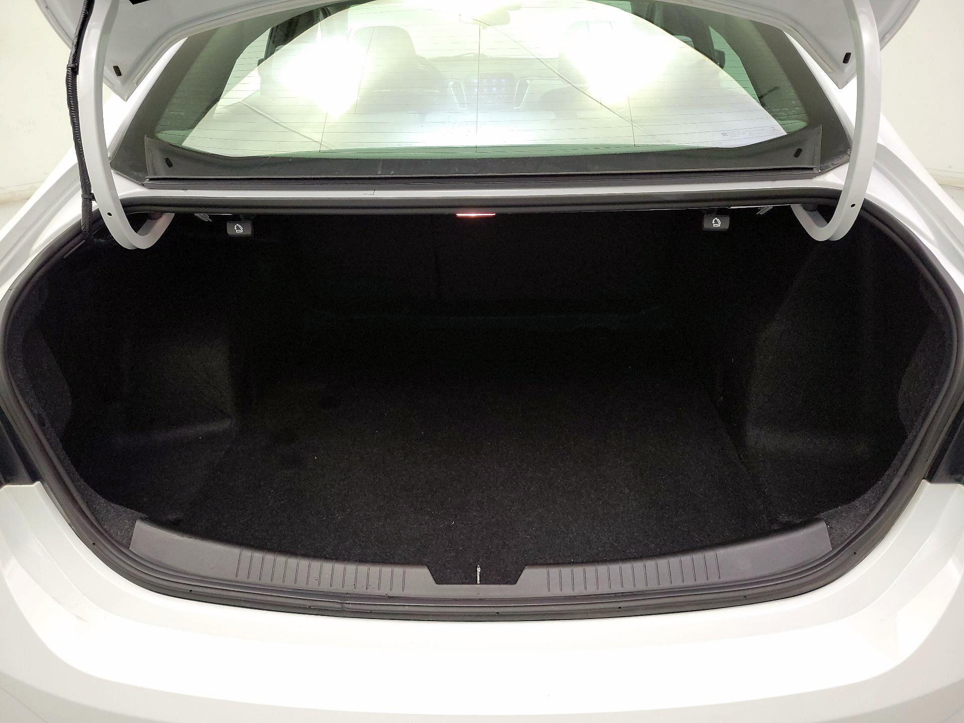 Thumbnail: 2022 Chevrolet Malibu - 20