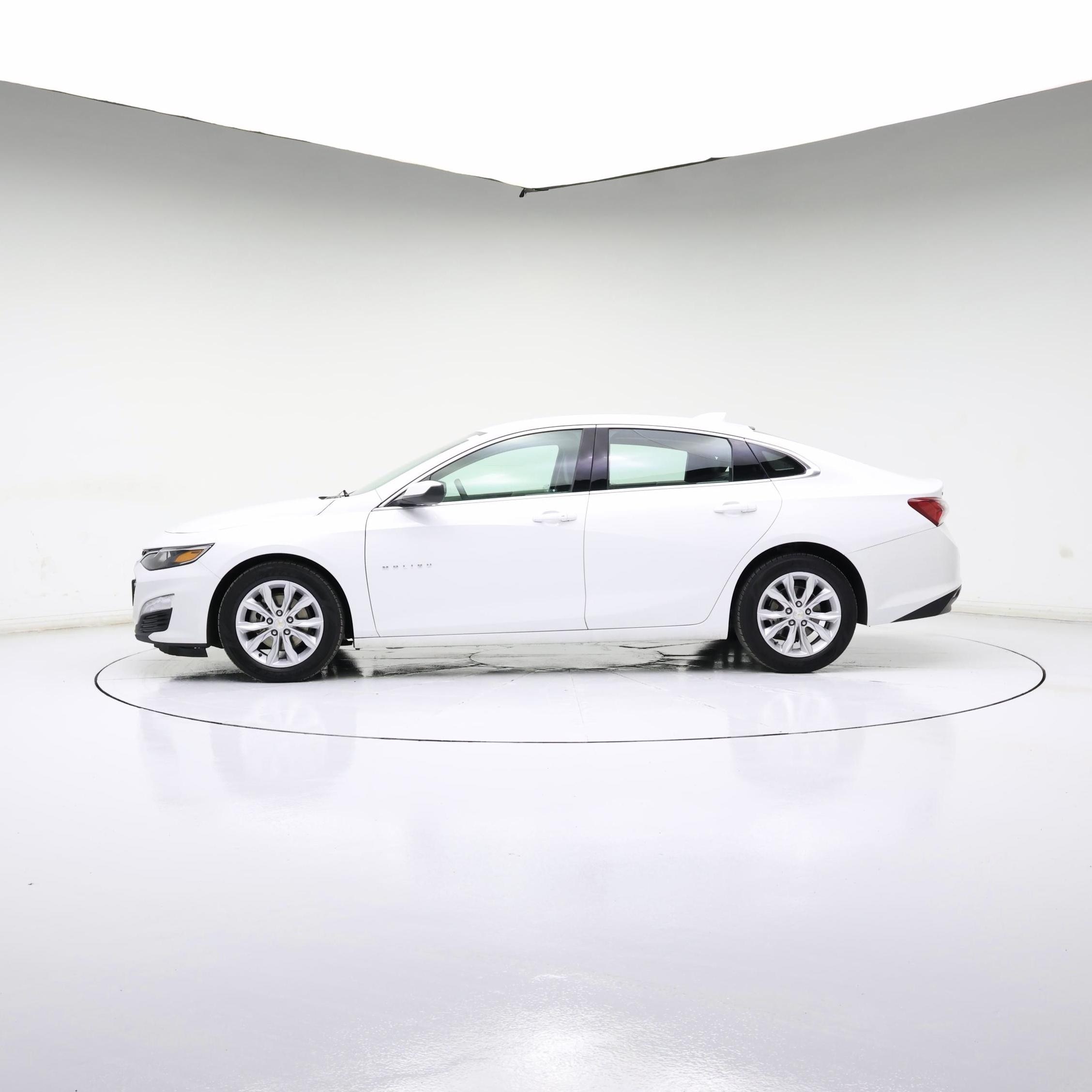 Thumbnail: 2022 Chevrolet Malibu - 3