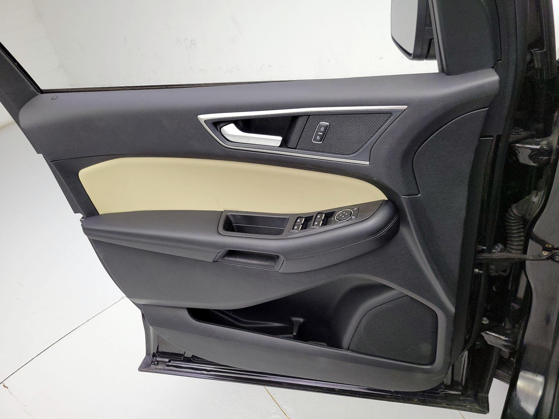 Thumbnail: 2021 Ford Edge - 12