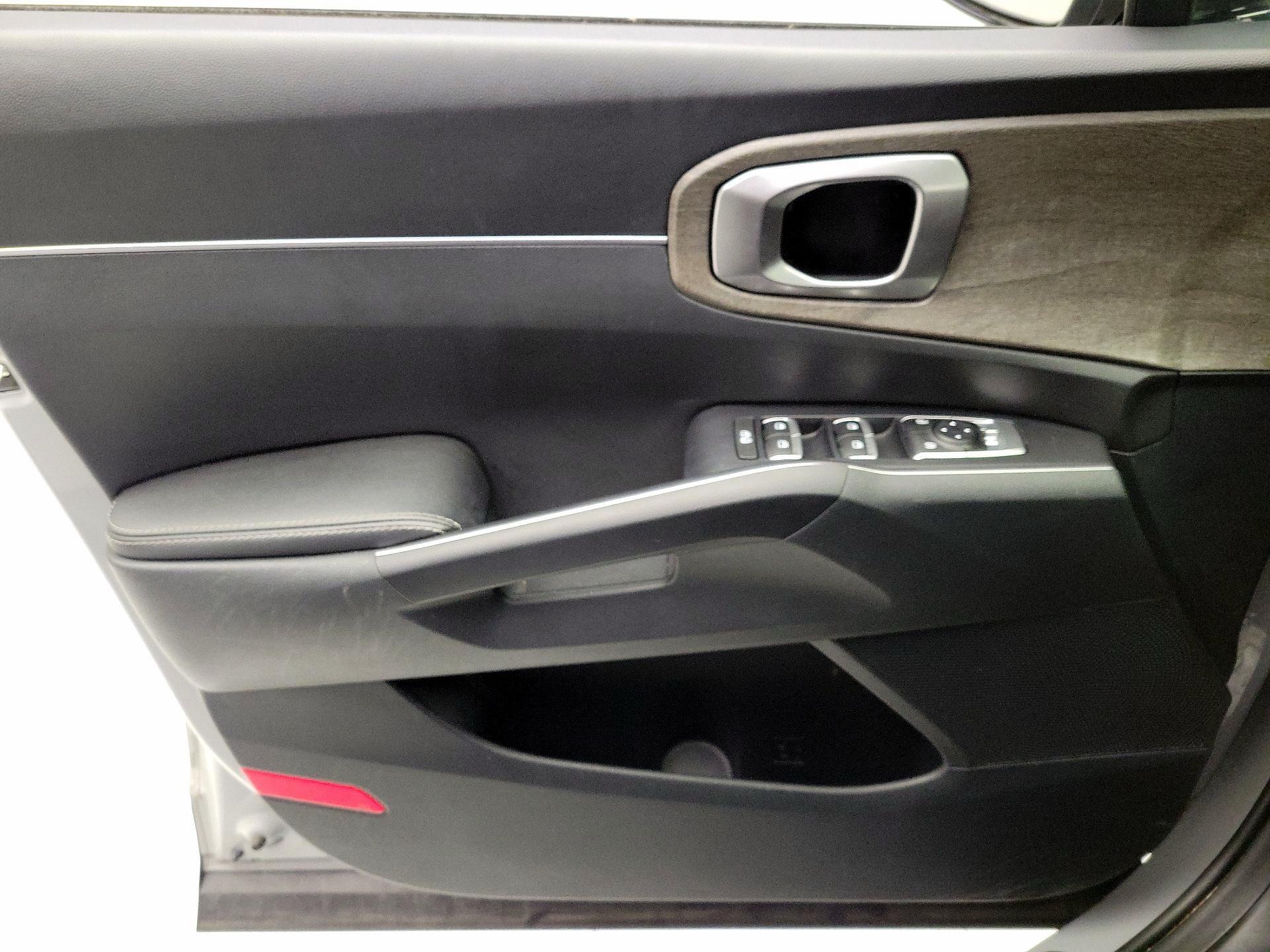 Thumbnail: 2023 Kia Sorento - 12