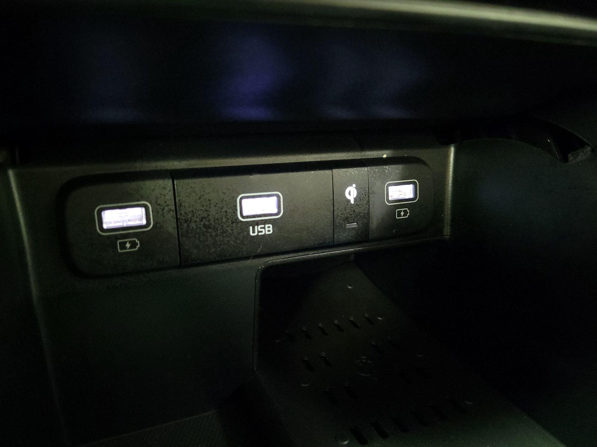 Thumbnail: 2023 Kia Sorento - 18