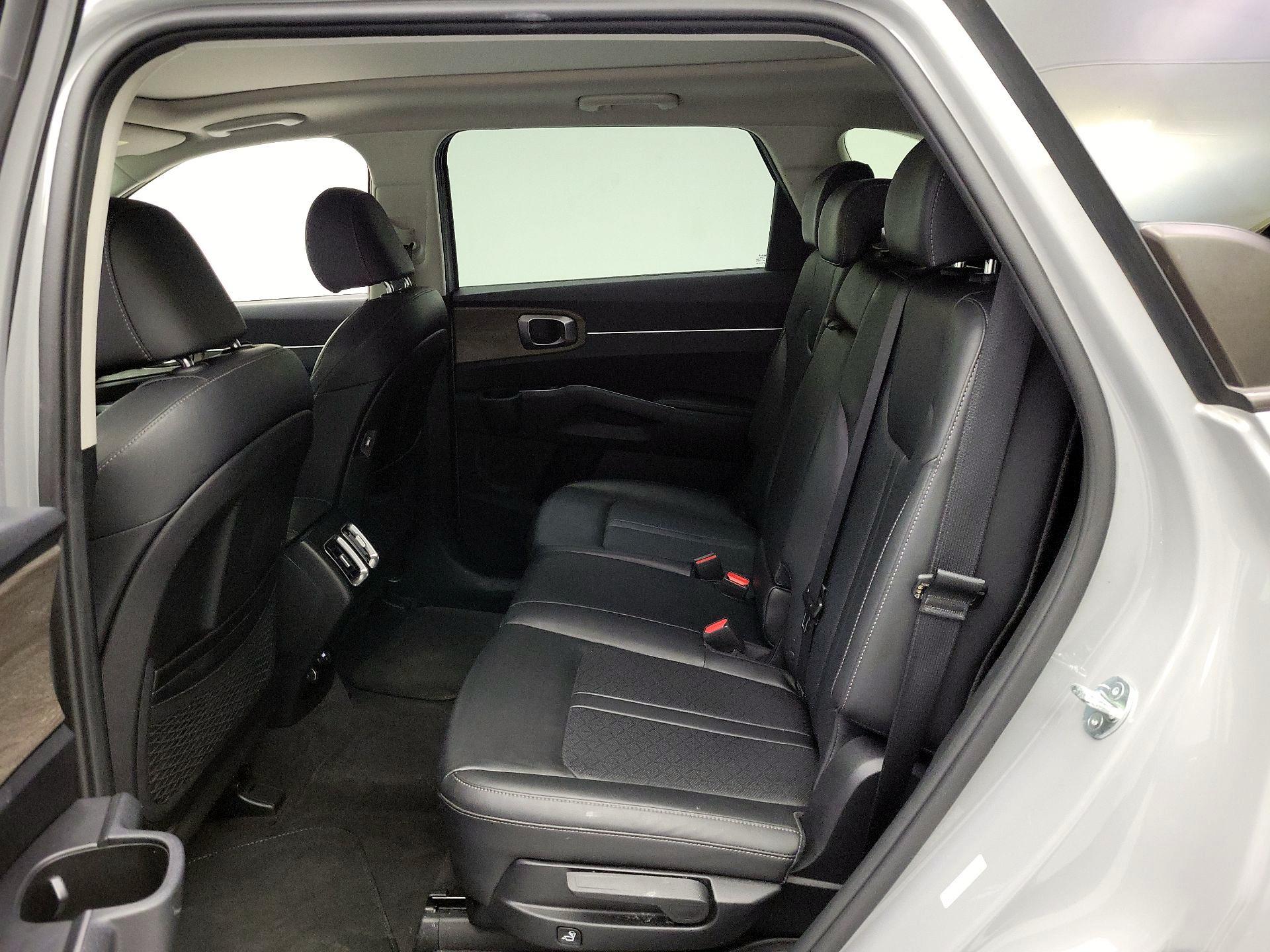 Thumbnail: 2023 Kia Sorento - 20