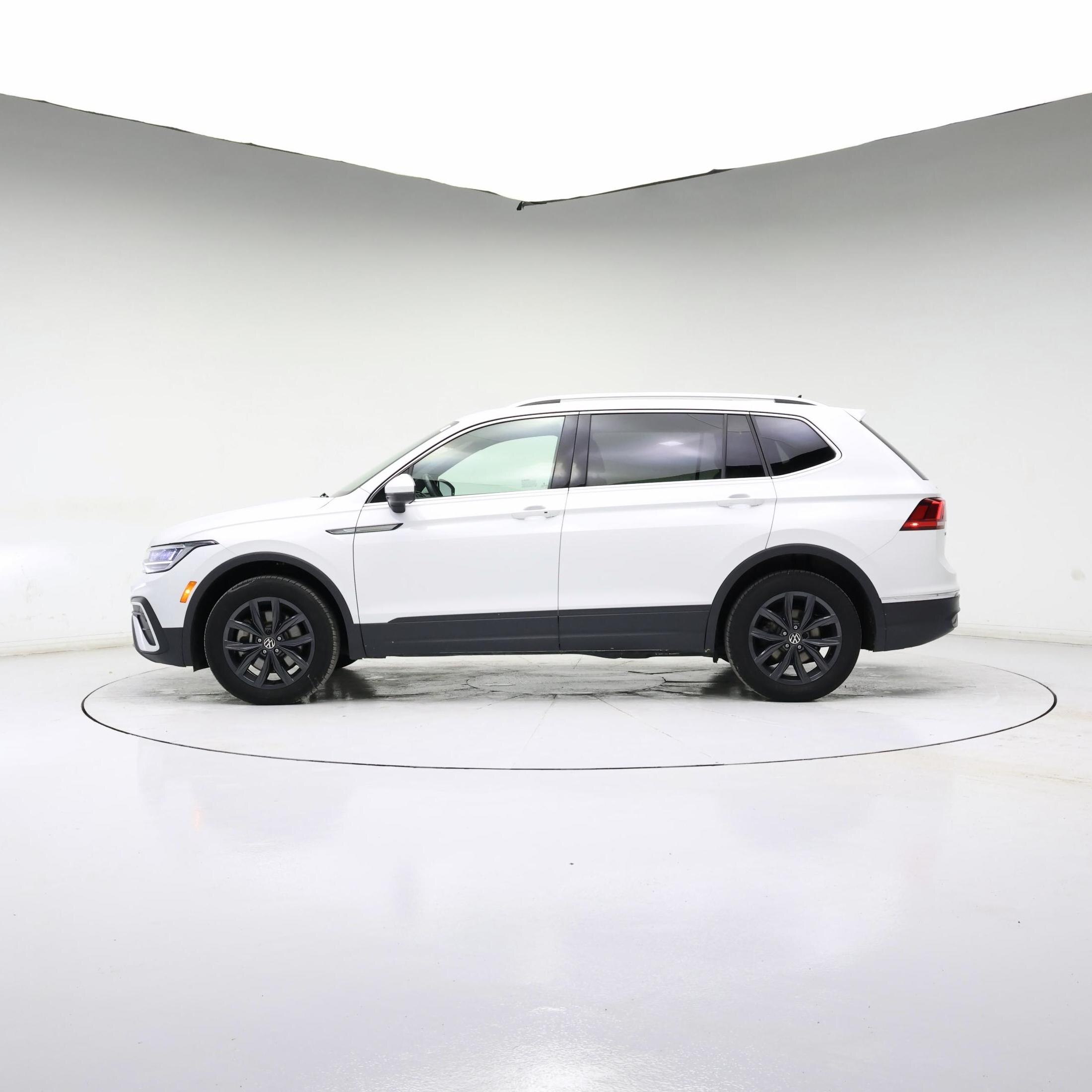 Thumbnail: 2024 Volkswagen Tiguan - 3