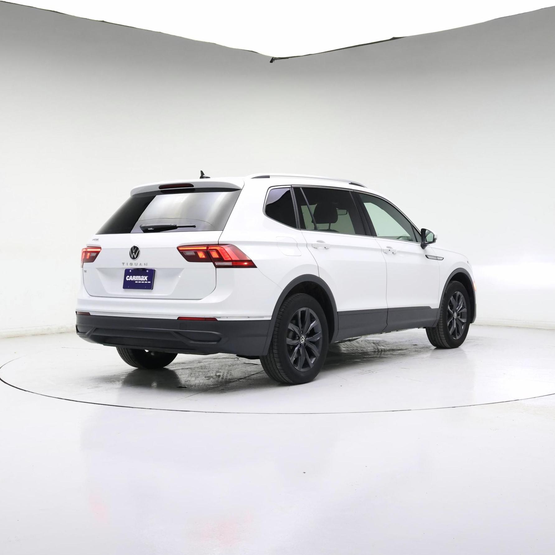 Thumbnail: 2024 Volkswagen Tiguan - 8