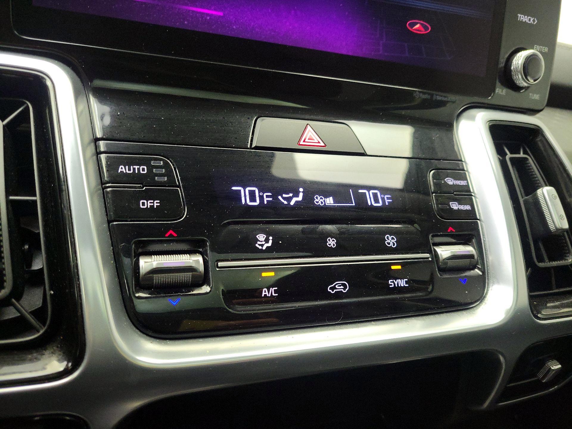 Thumbnail: 2022 Kia Sorento - 17