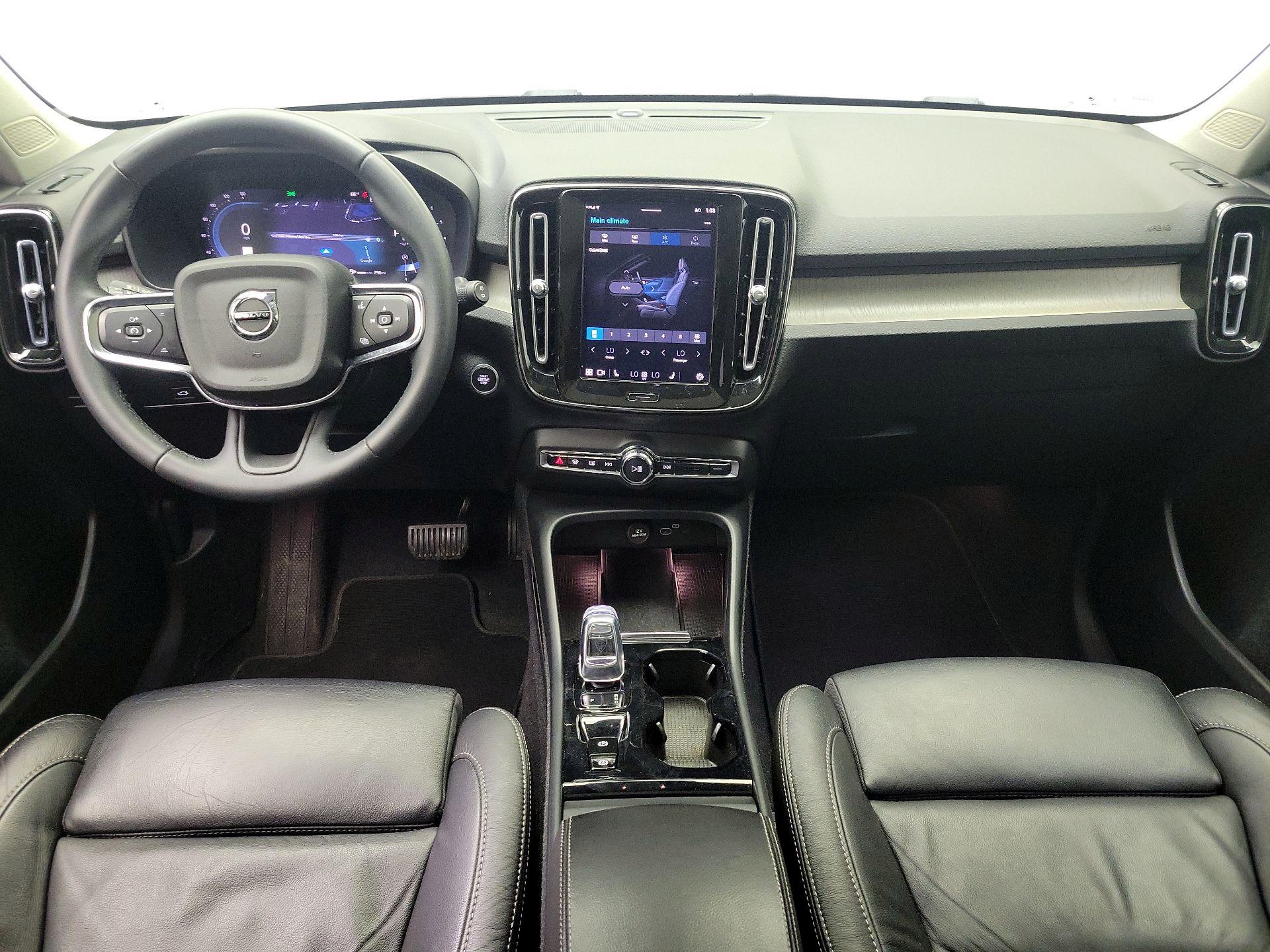 Thumbnail: 2023 Volvo XC40 - 9