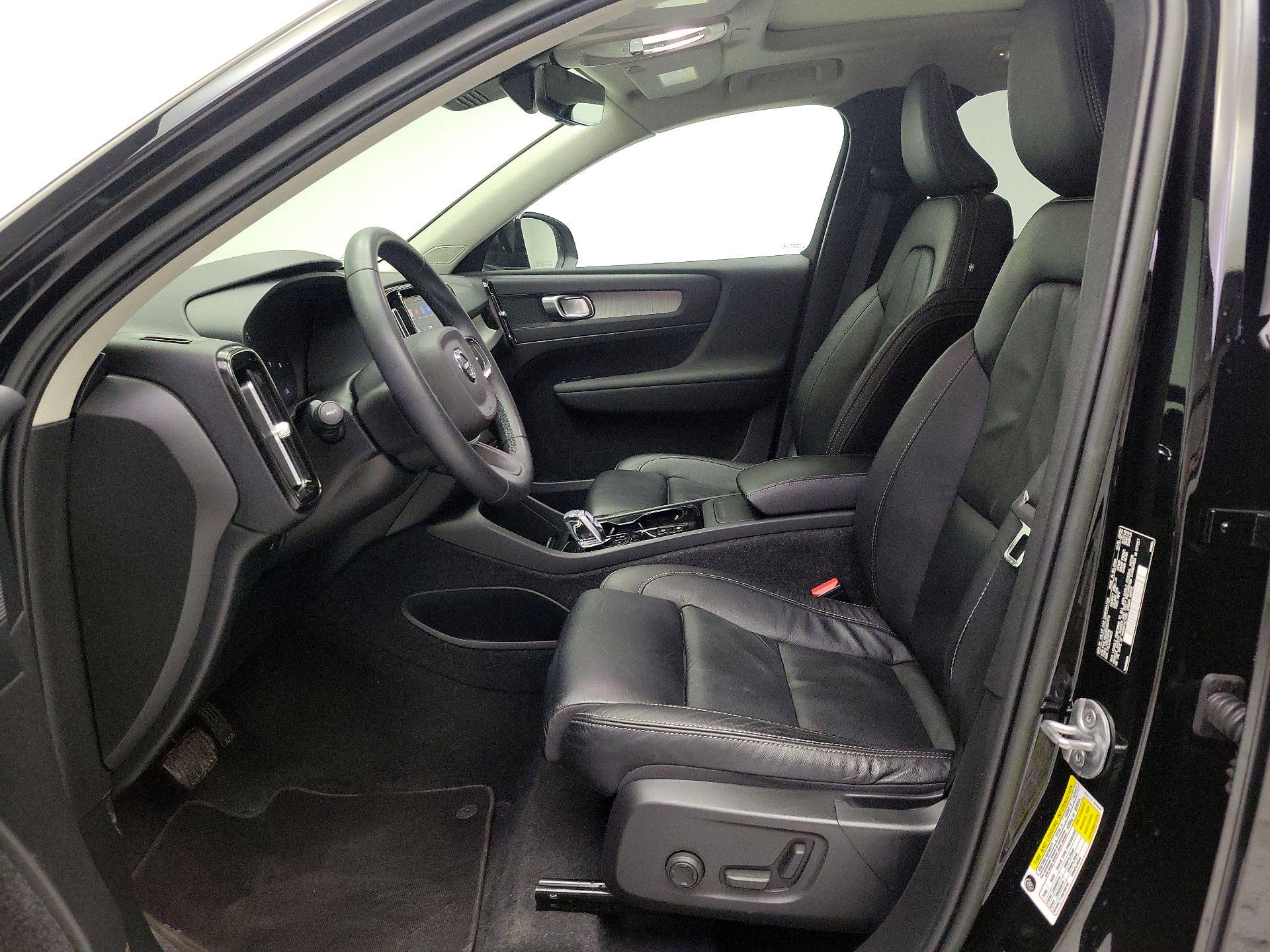 Thumbnail: 2023 Volvo XC40 - 11