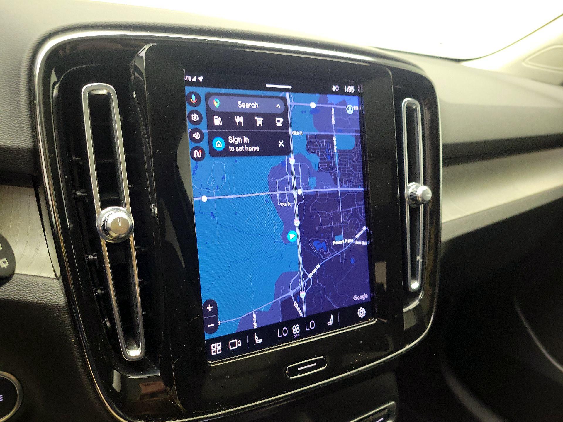 Thumbnail: 2023 Volvo XC40 - 13