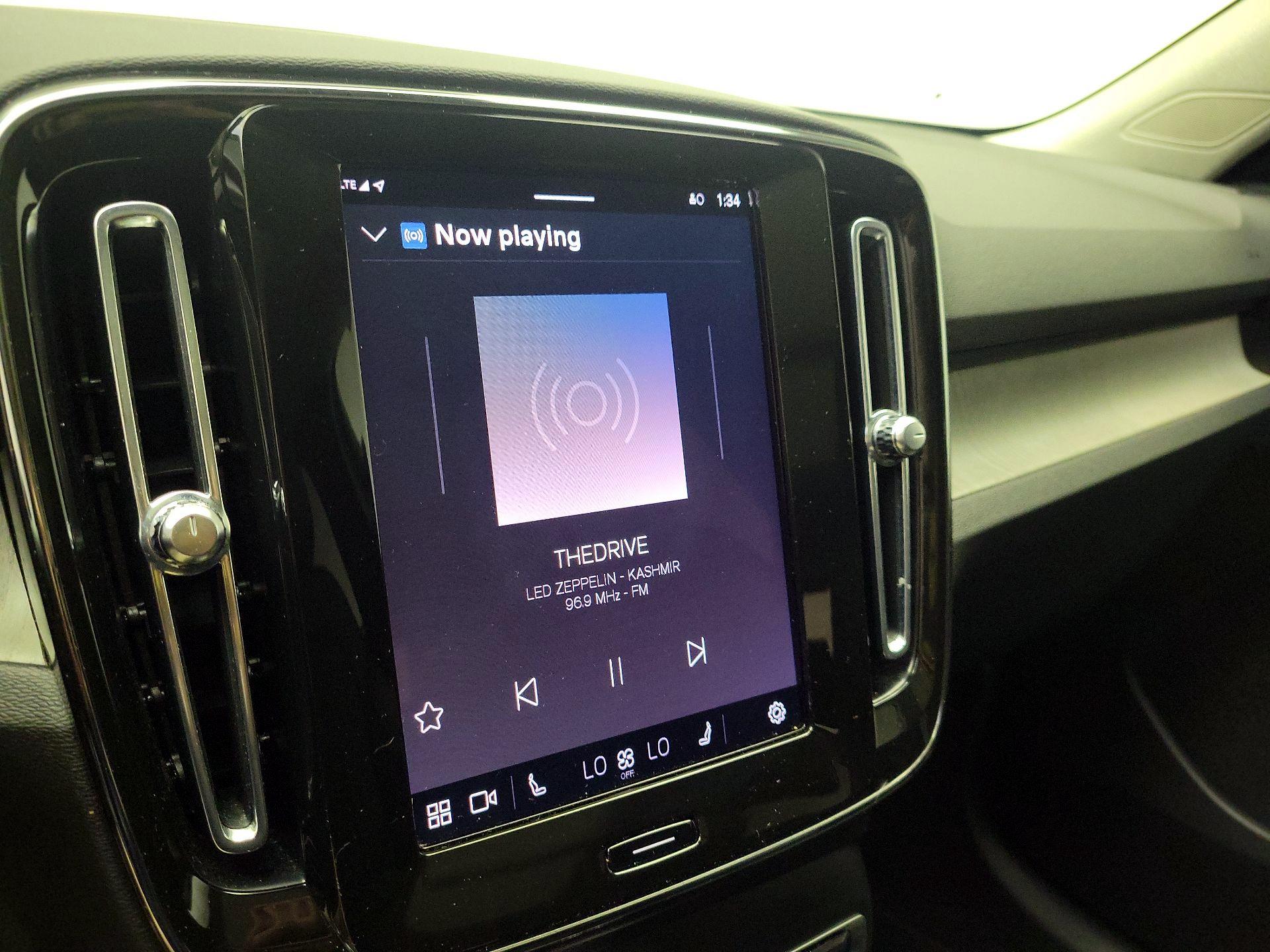 Thumbnail: 2023 Volvo XC40 - 15