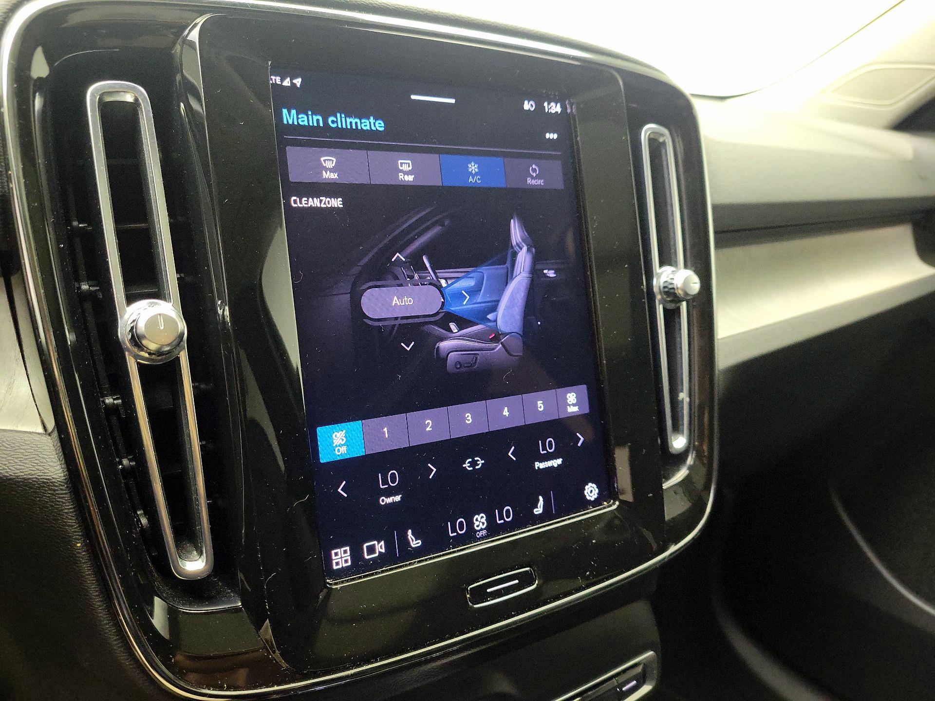 Thumbnail: 2023 Volvo XC40 - 16