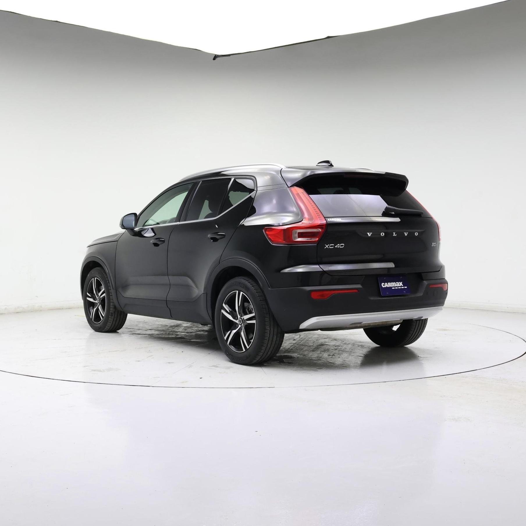 Thumbnail: 2023 Volvo XC40 - 2