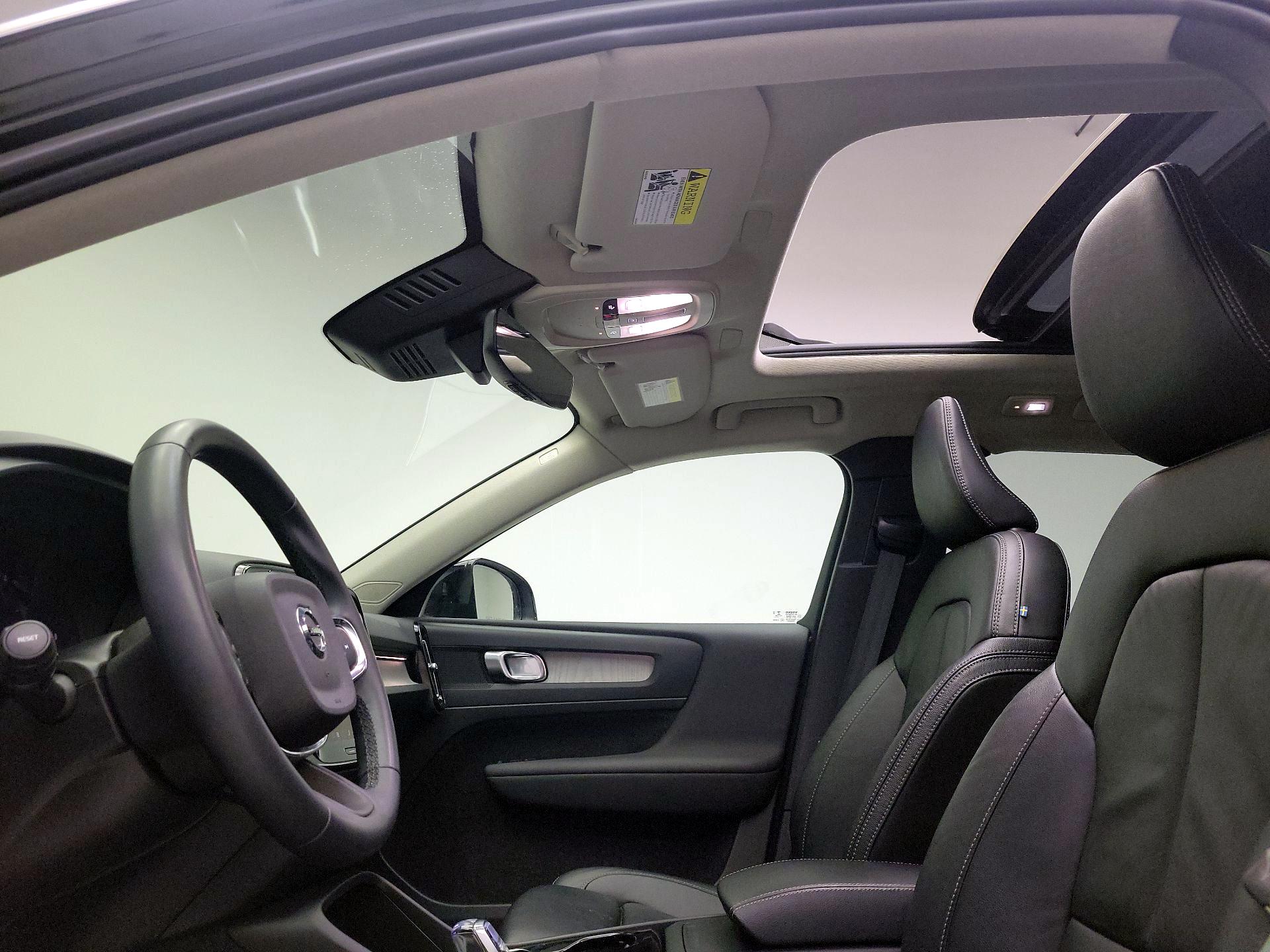 Thumbnail: 2023 Volvo XC40 - 19