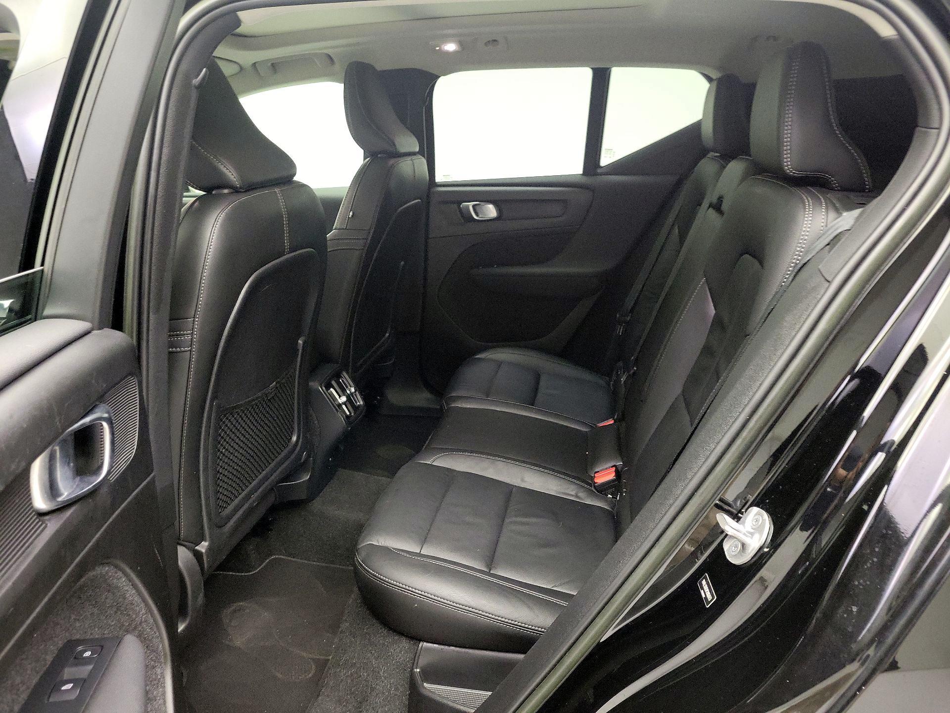 Thumbnail: 2023 Volvo XC40 - 20