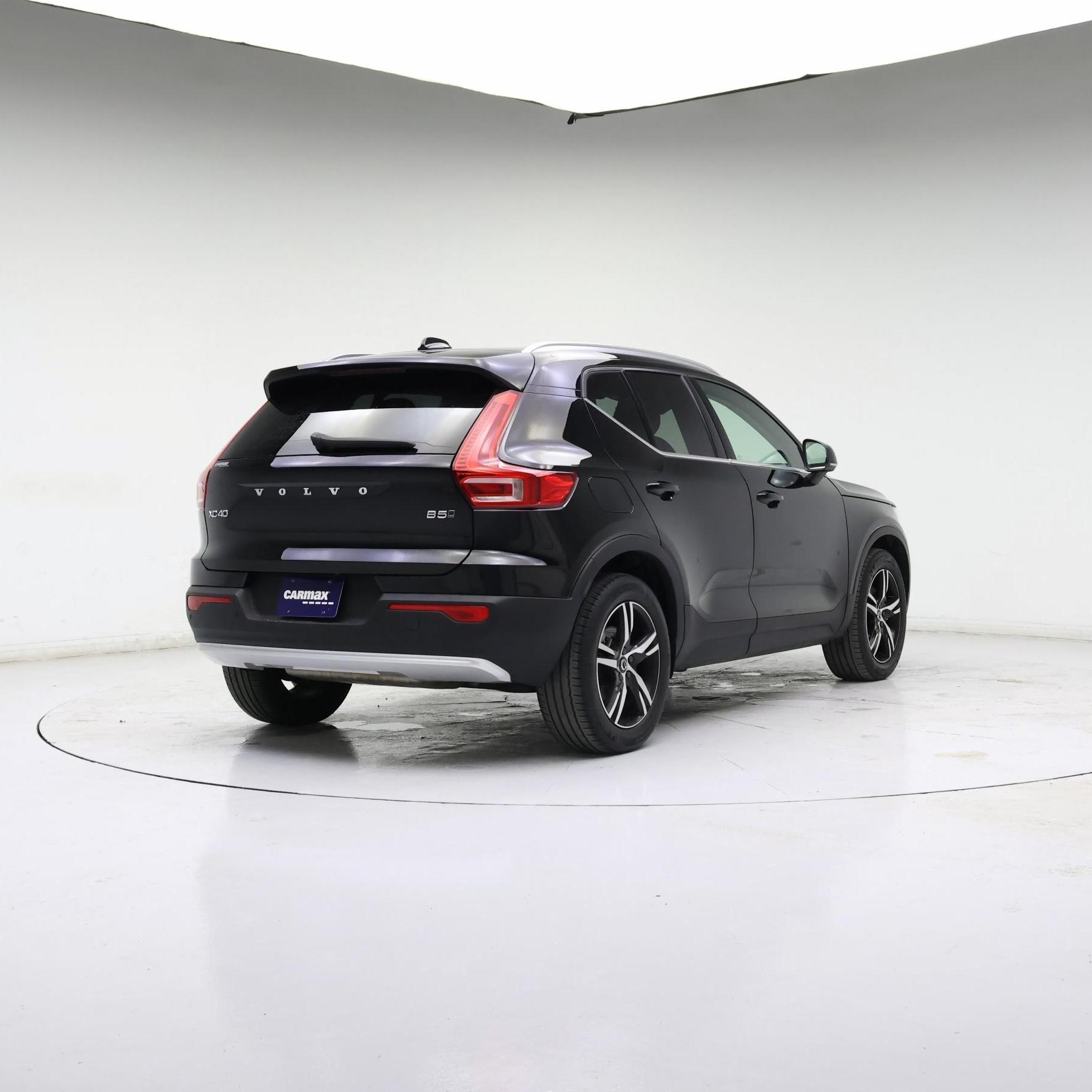 Thumbnail: 2023 Volvo XC40 - 8