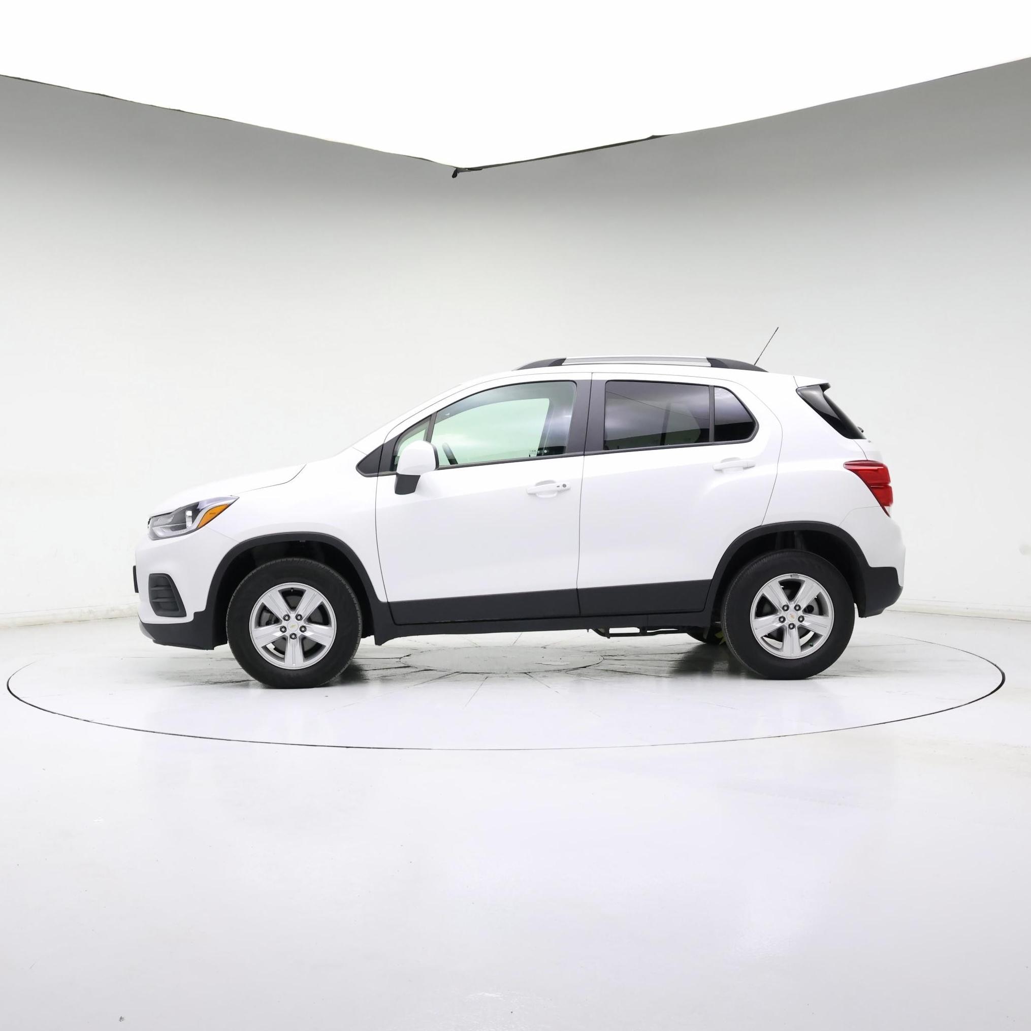 Thumbnail: 2021 Chevrolet Trax - 3