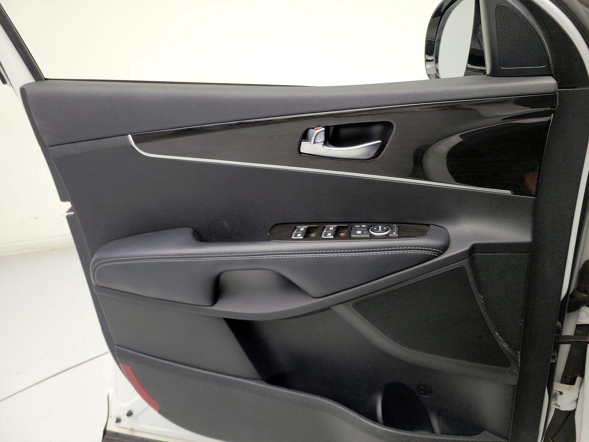 Thumbnail: 2020 Kia Sorento - 12