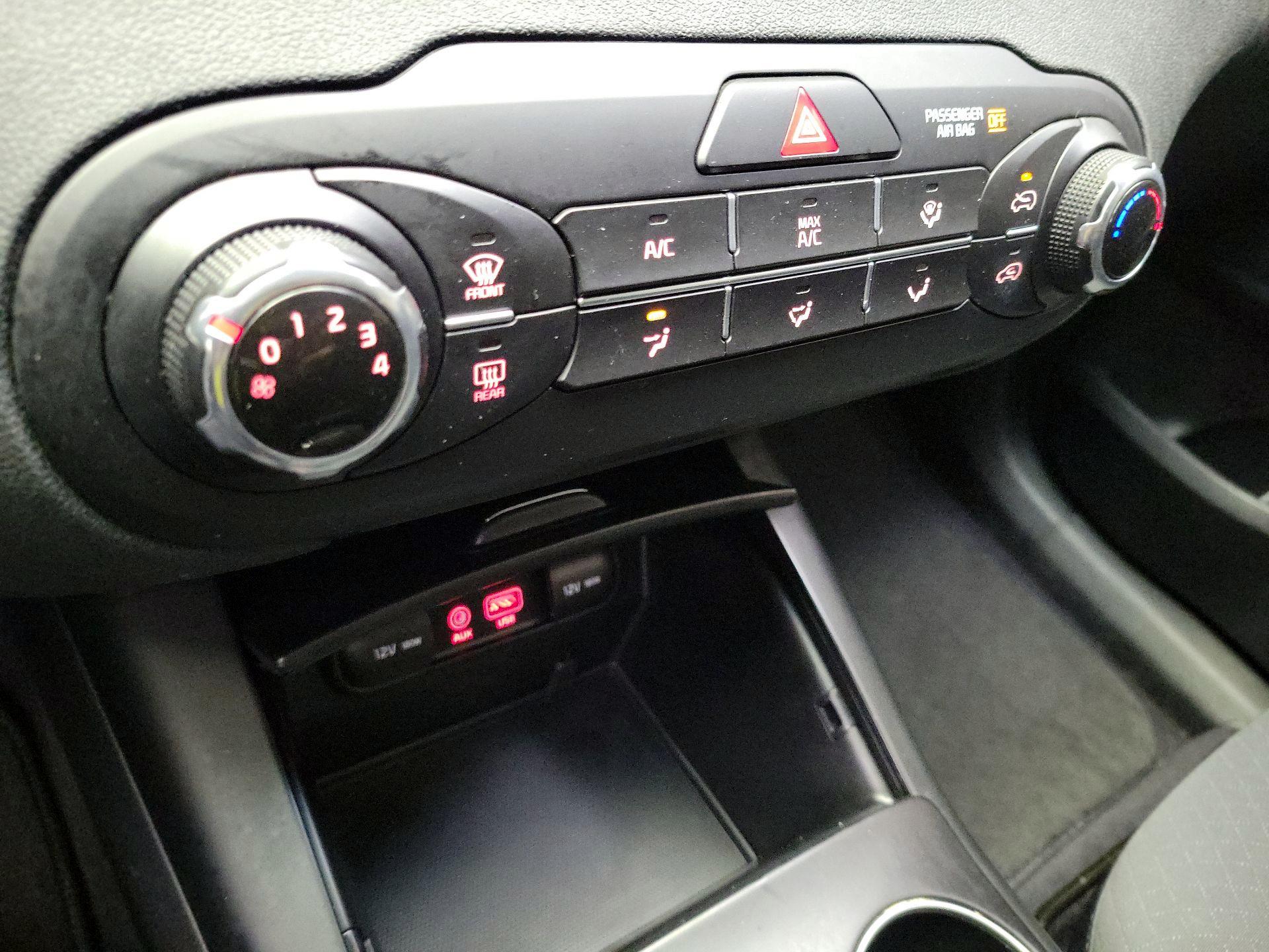 Thumbnail: 2020 Kia Sorento - 16