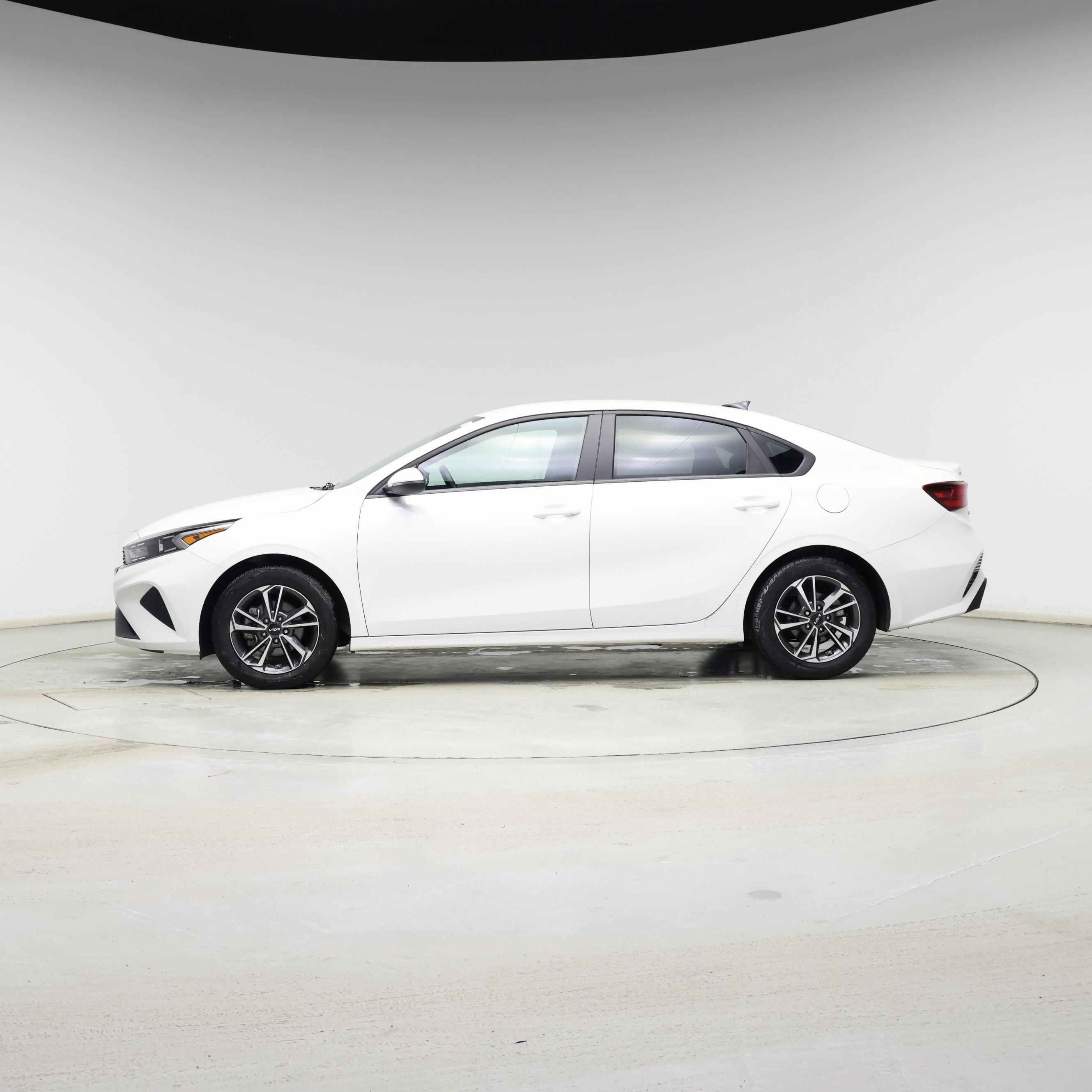 Thumbnail: 2024 Kia Forte - 3