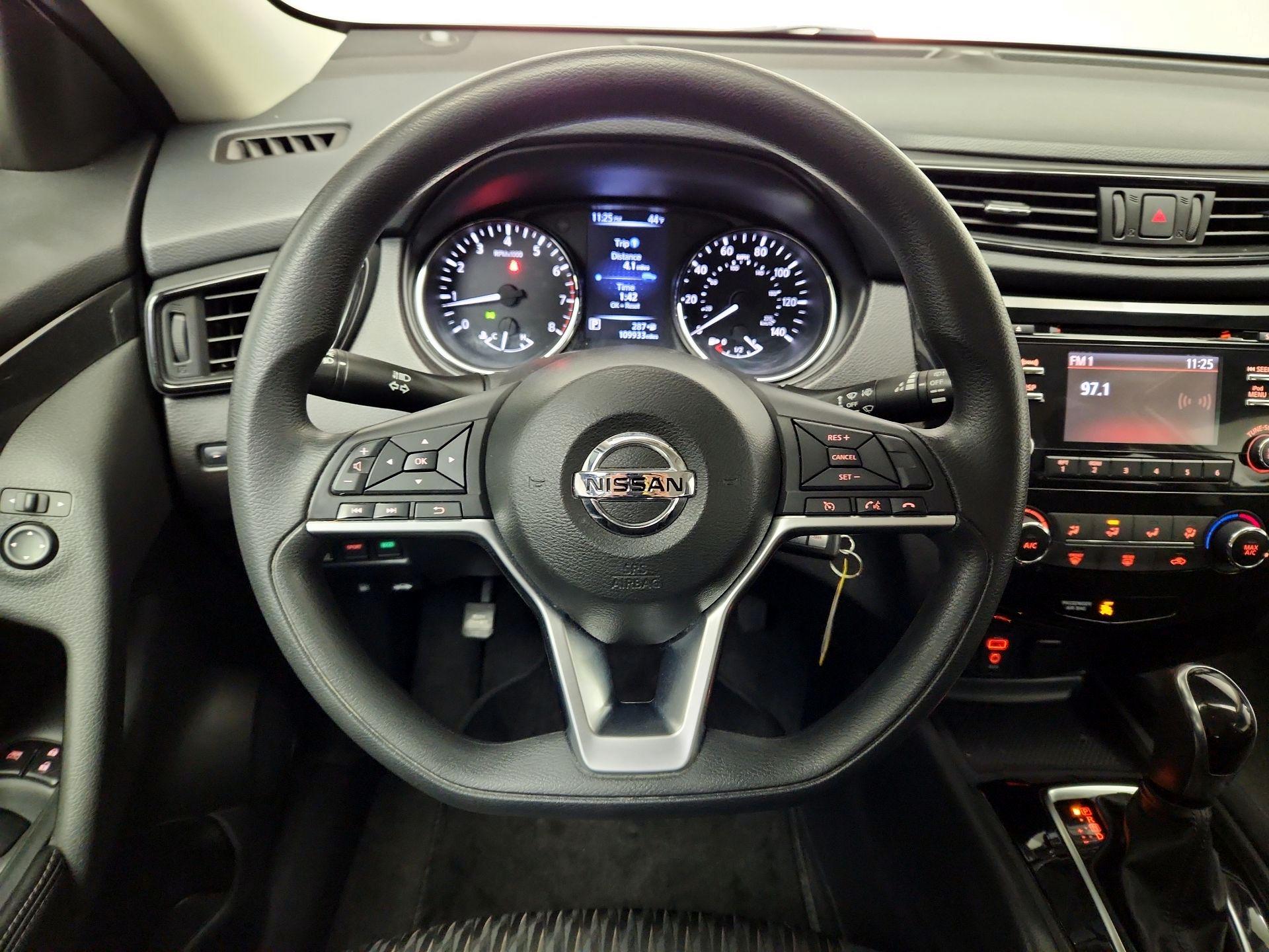 Thumbnail: 2017 Nissan Rogue - 10