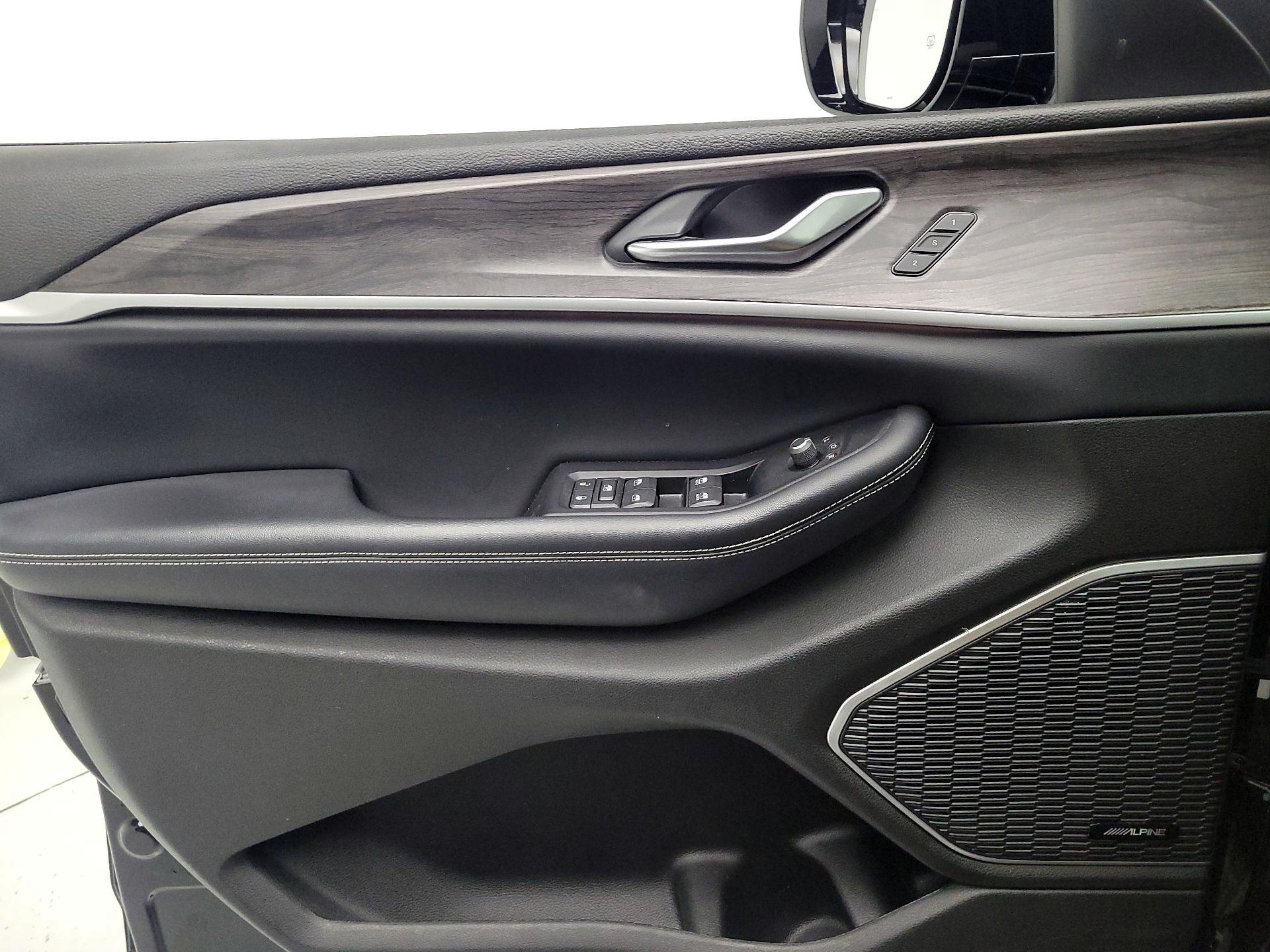 Thumbnail: 2023 Jeep Grand Cherokee - 12