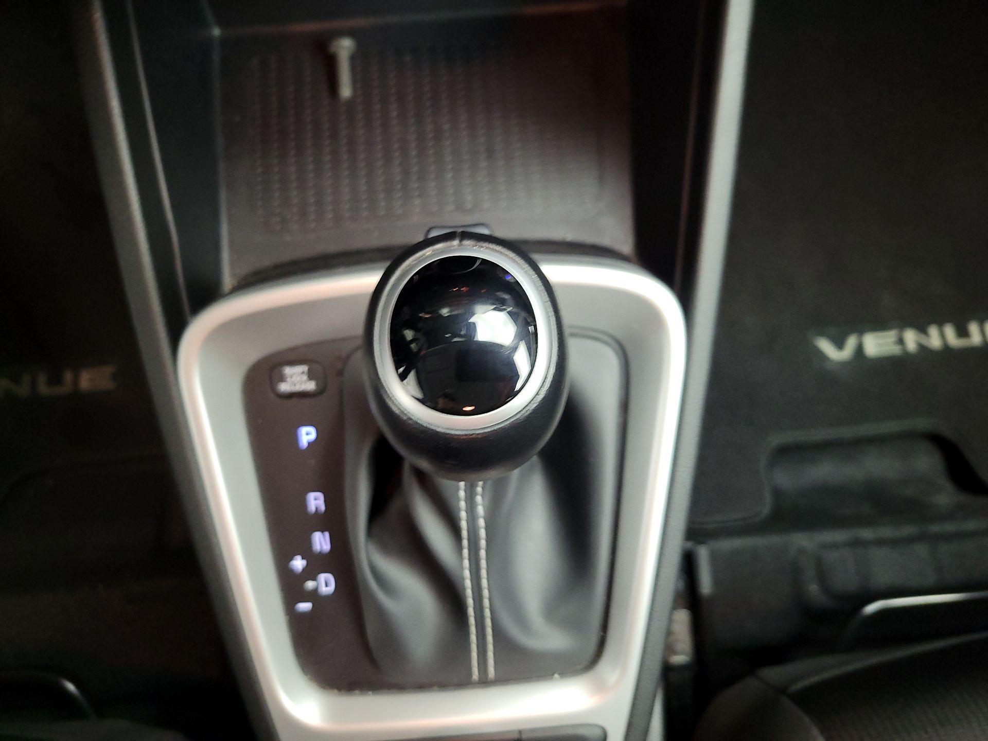 Thumbnail: 2022 Hyundai Venue - 15