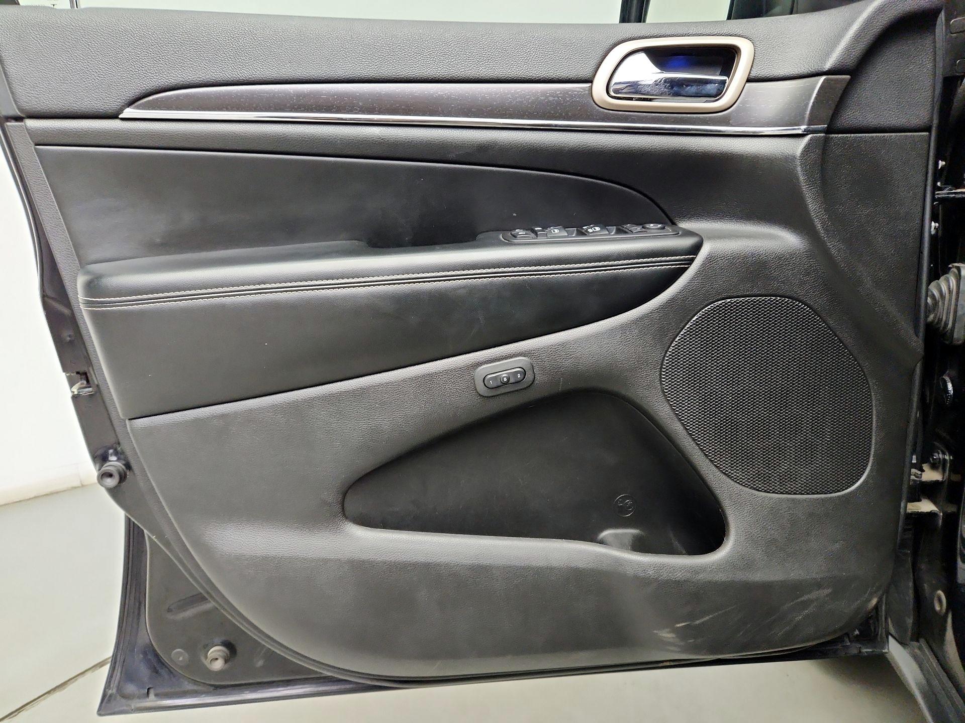 Thumbnail: 2017 Jeep Grand Cherokee - 12