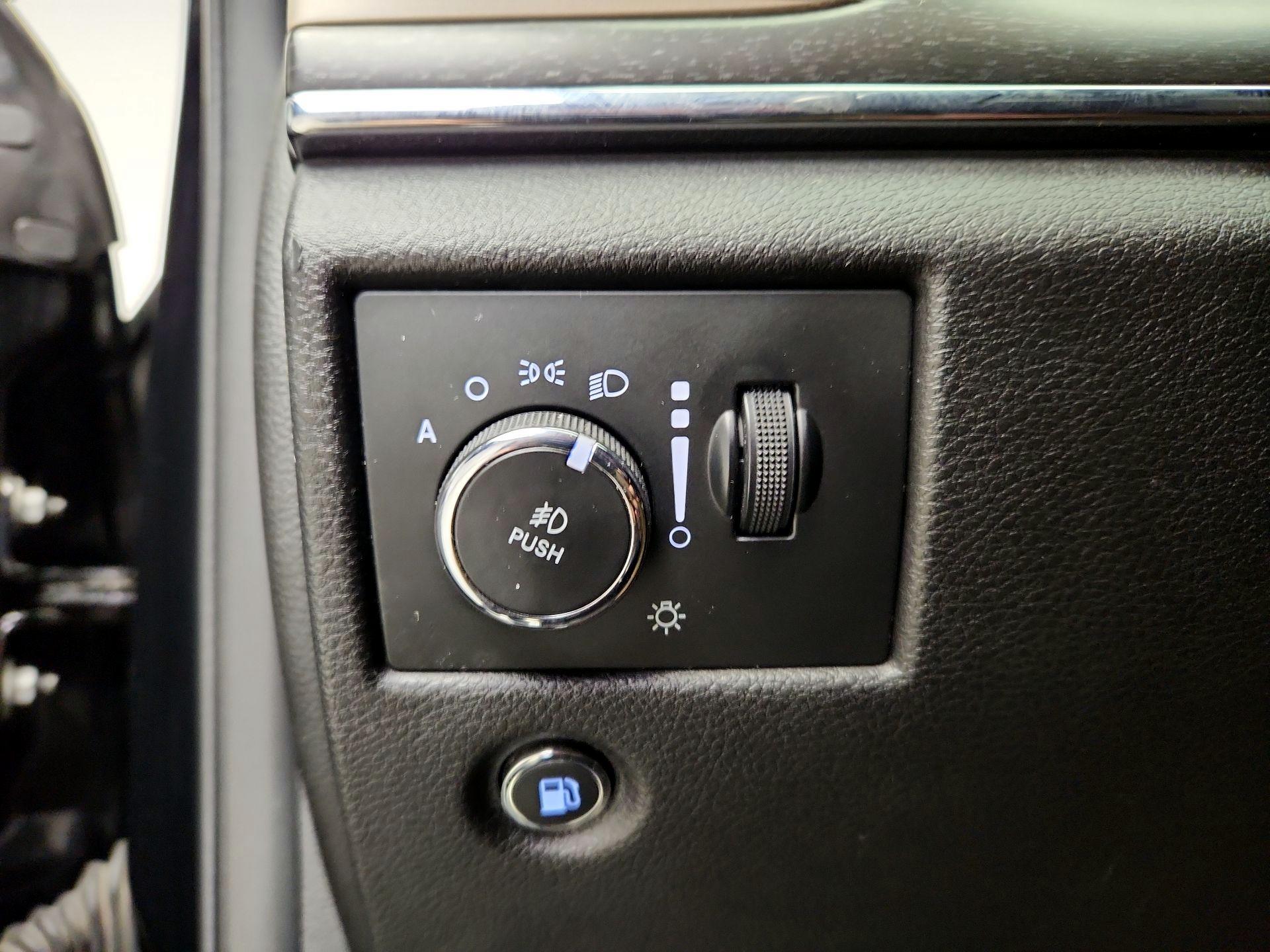 Thumbnail: 2017 Jeep Grand Cherokee - 13