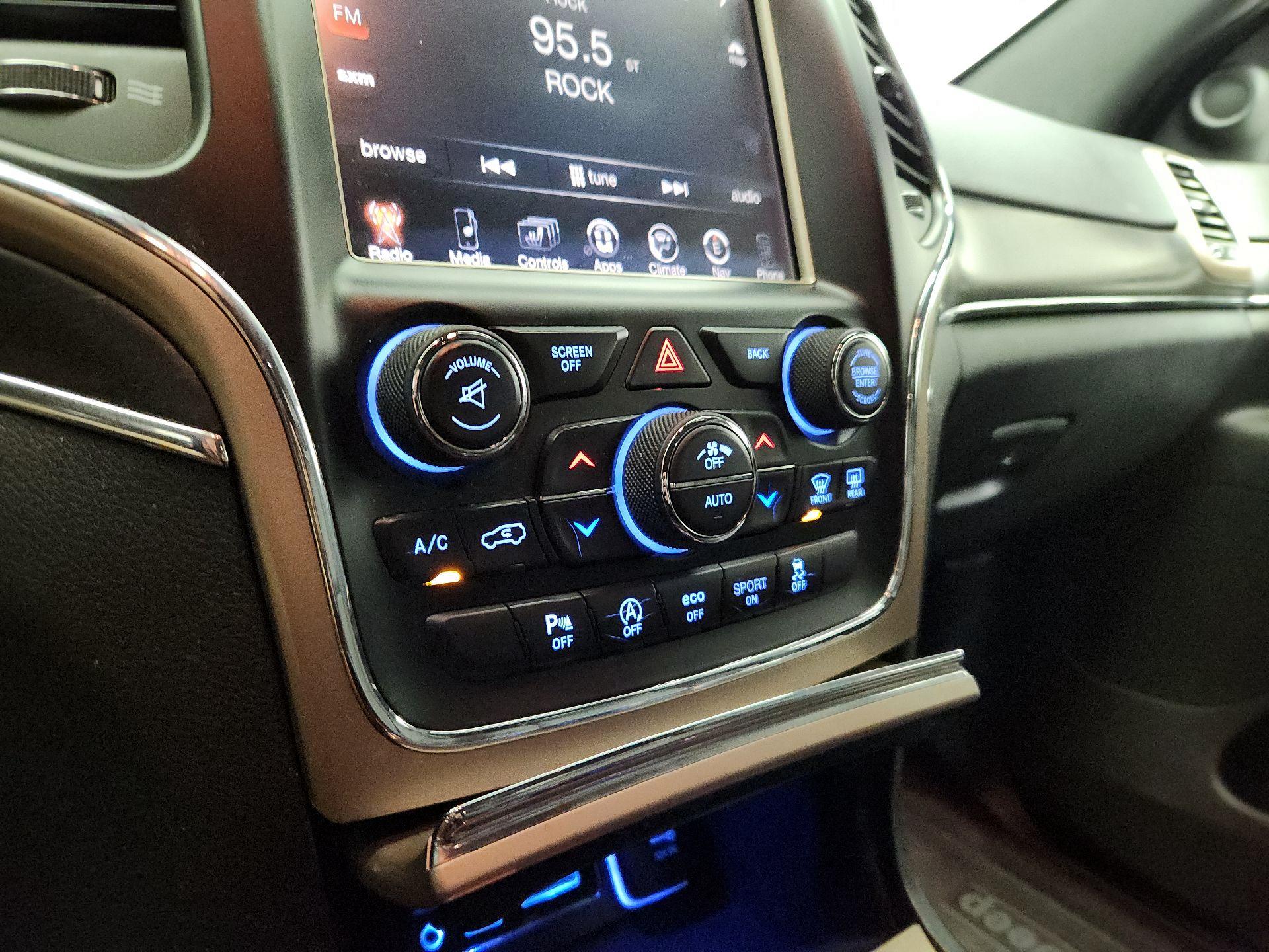 Thumbnail: 2017 Jeep Grand Cherokee - 17